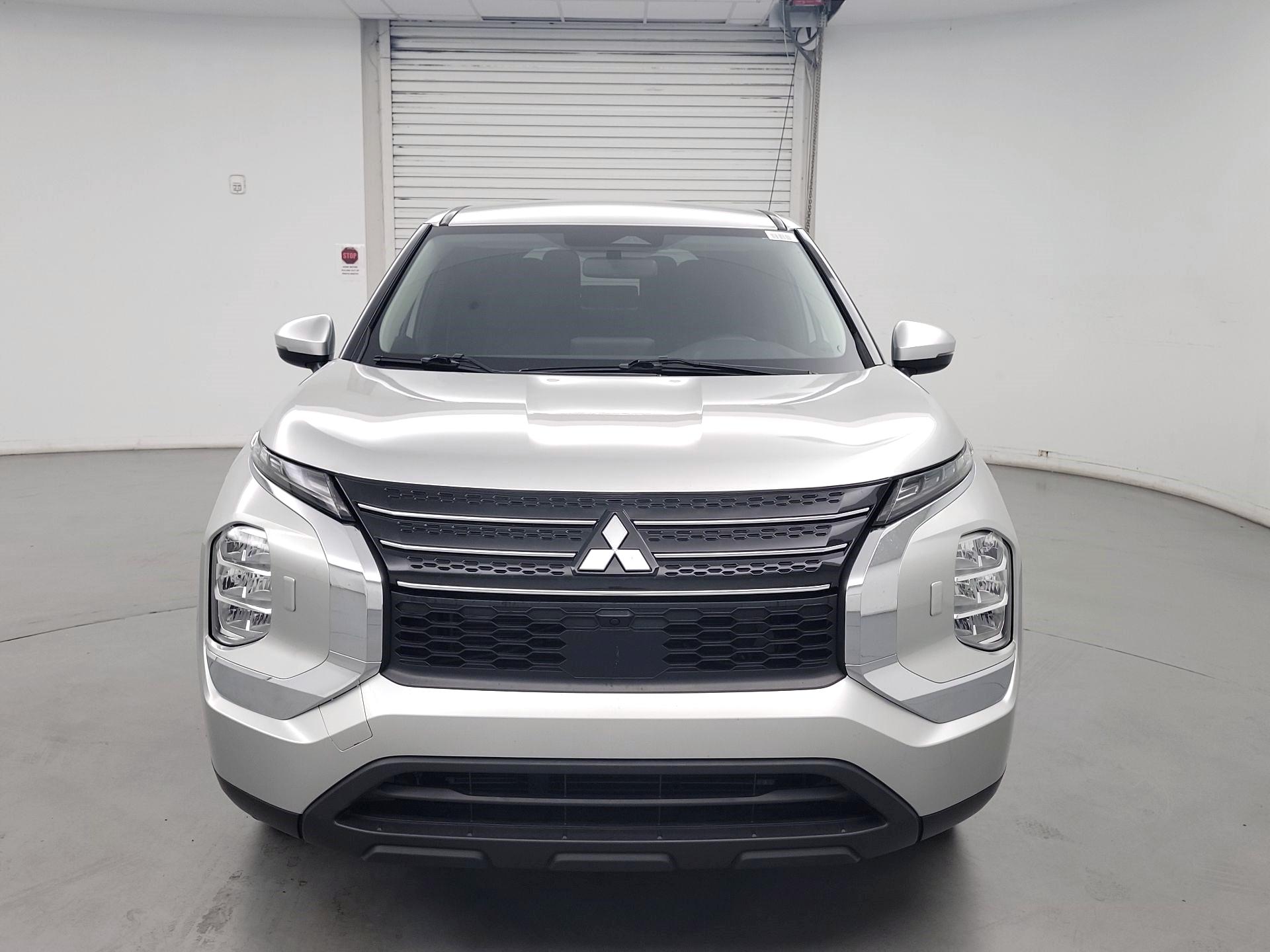 Thumbnail: 2022 Mitsubishi Outlander - 2