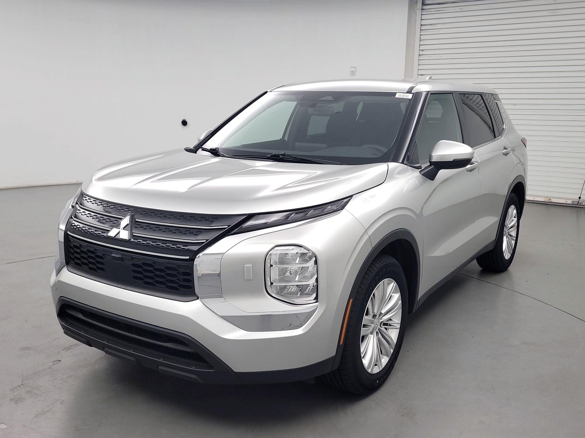 Thumbnail: 2022 Mitsubishi Outlander - 3