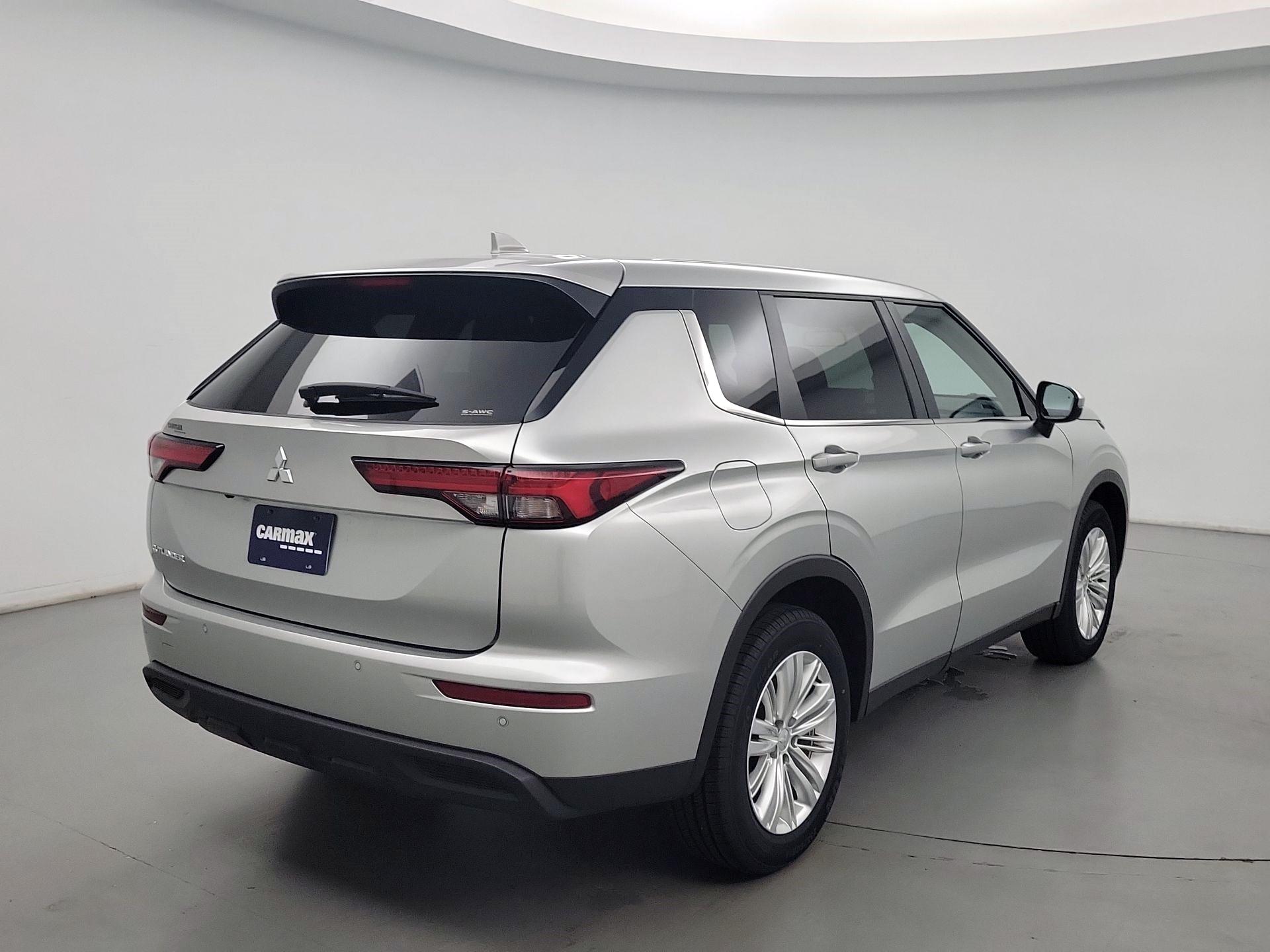 Thumbnail: 2022 Mitsubishi Outlander - 5