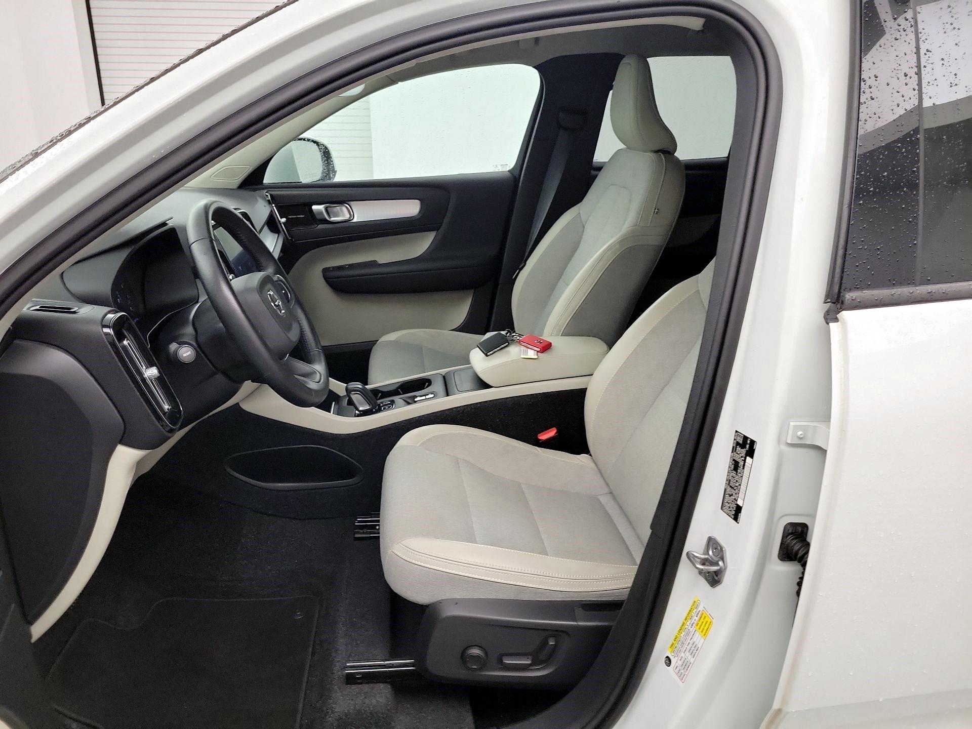 Thumbnail: 2020 Volvo XC40 - 9