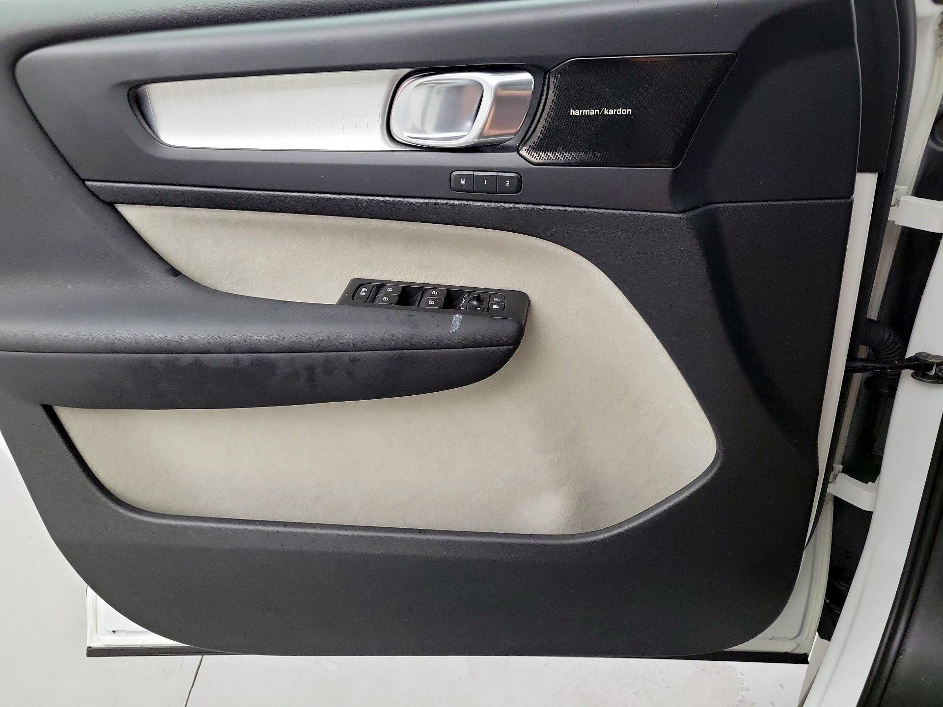 Thumbnail: 2020 Volvo XC40 - 10