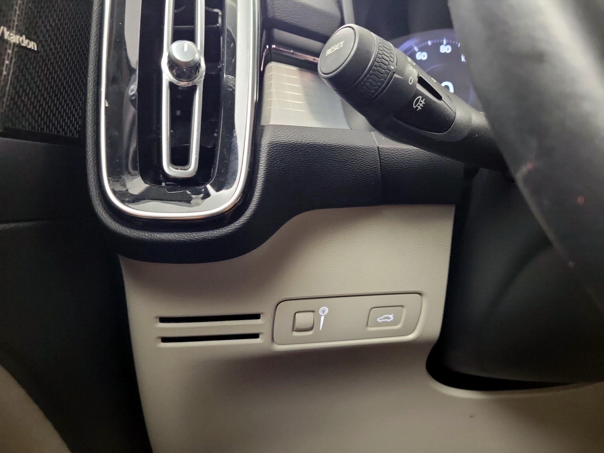 Thumbnail: 2020 Volvo XC40 - 11