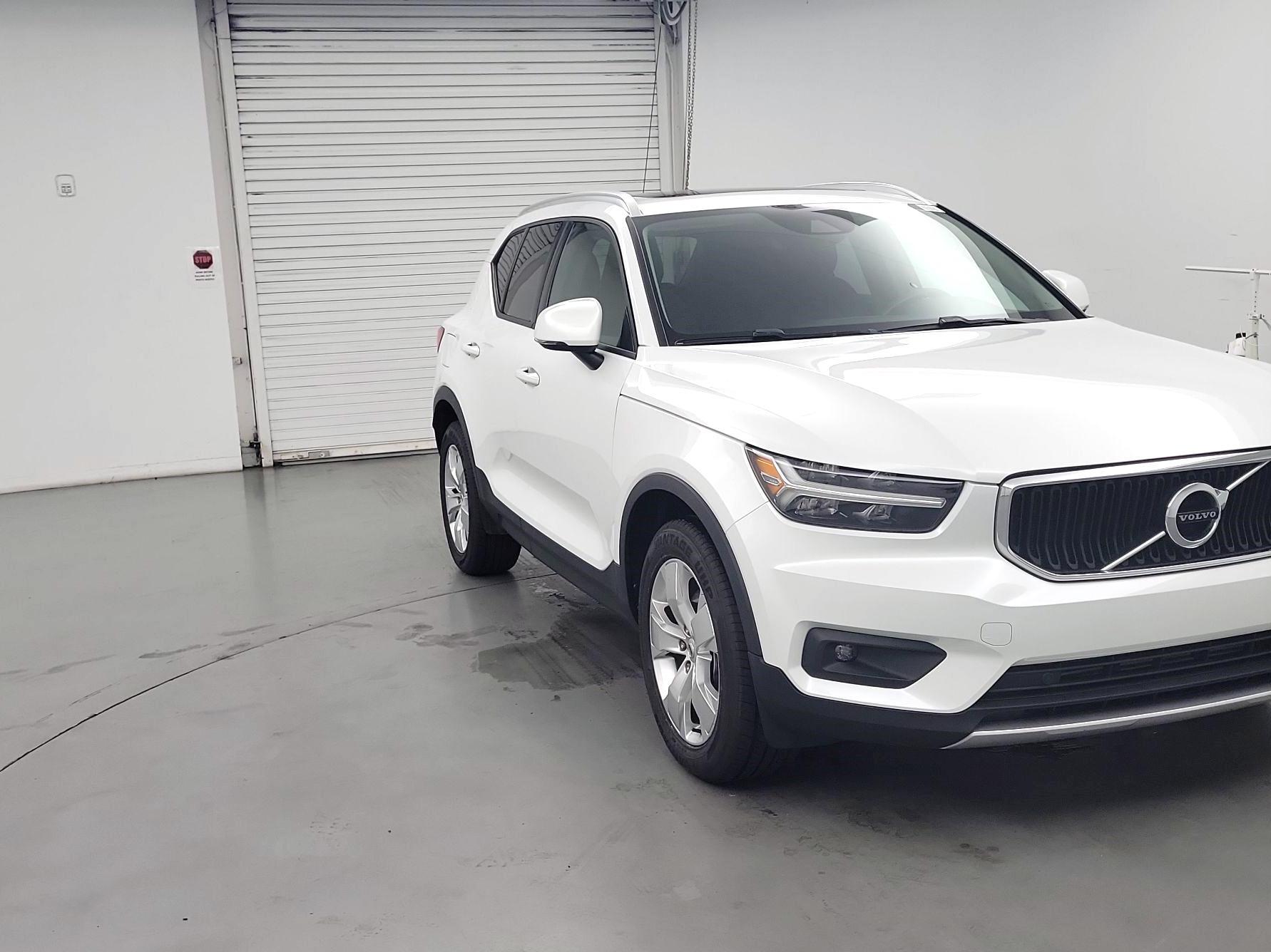 Thumbnail: 2021 Volvo XC40 - 1