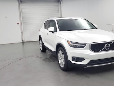 White 2021 Volvo XC40 T5 Momentum