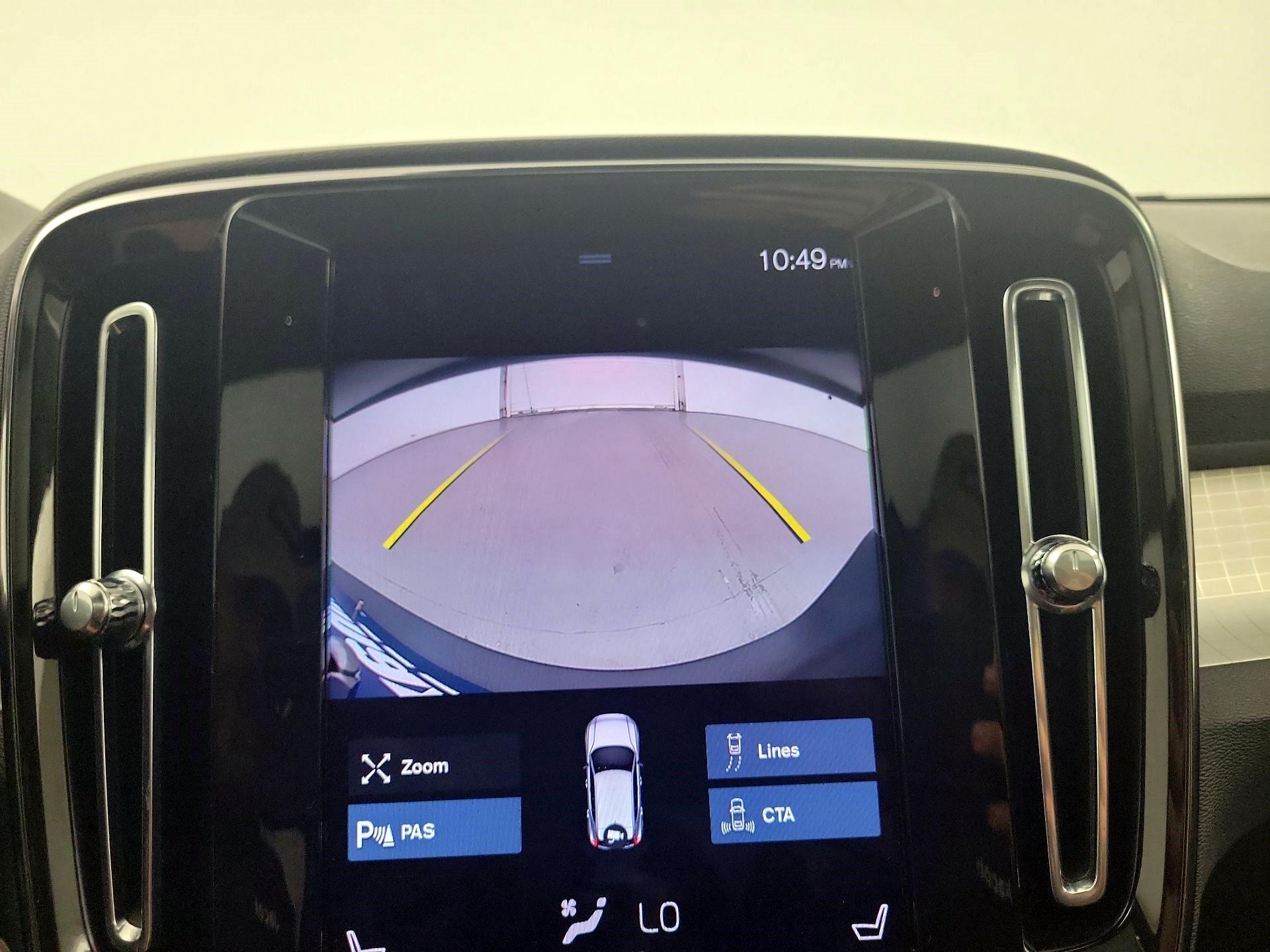 Thumbnail: 2021 Volvo XC40 - 12