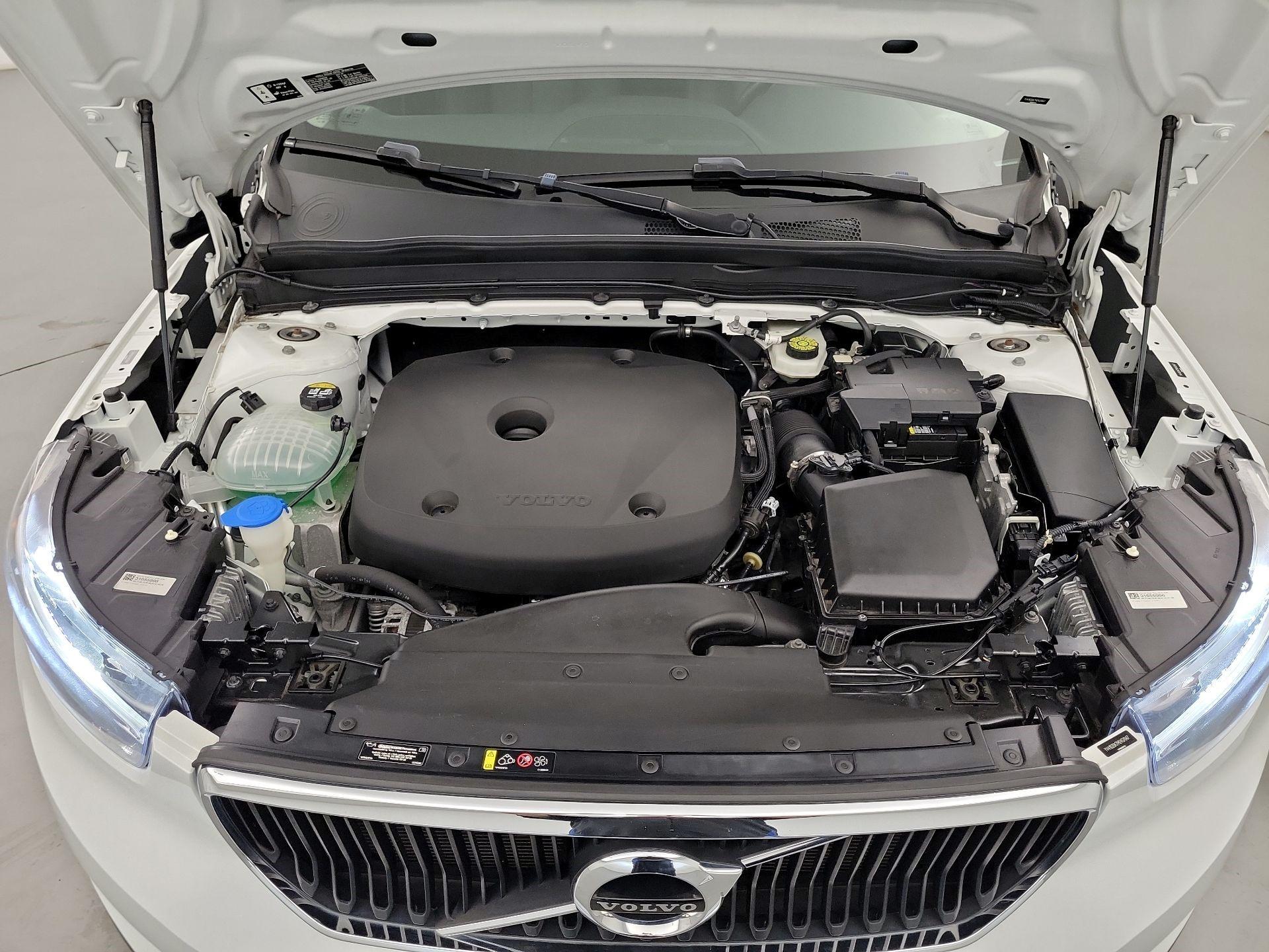 Thumbnail: 2021 Volvo XC40 - 20