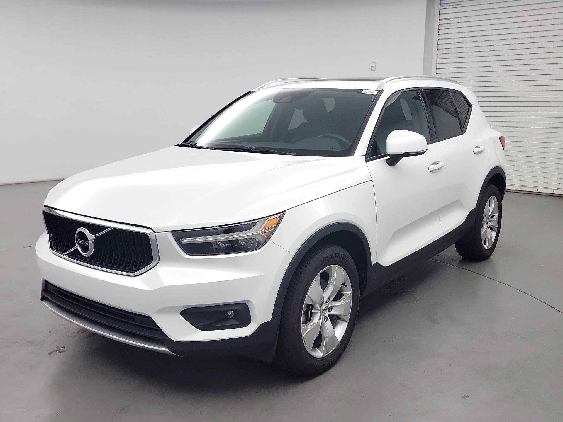 Thumbnail: 2021 Volvo XC40 - 3