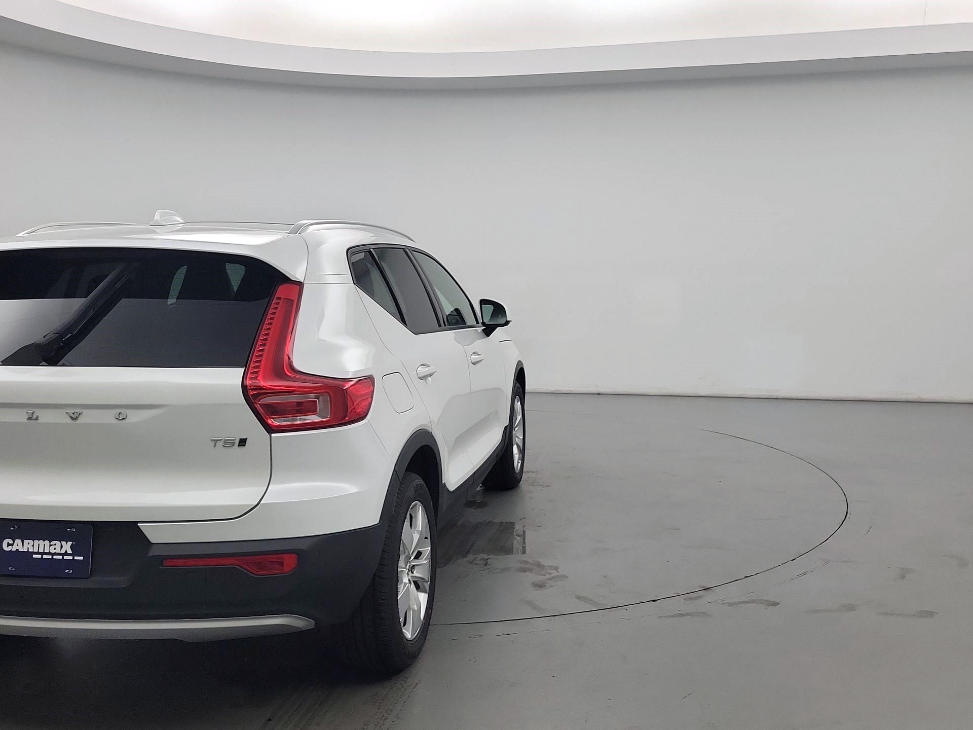Thumbnail: 2021 Volvo XC40 - 5