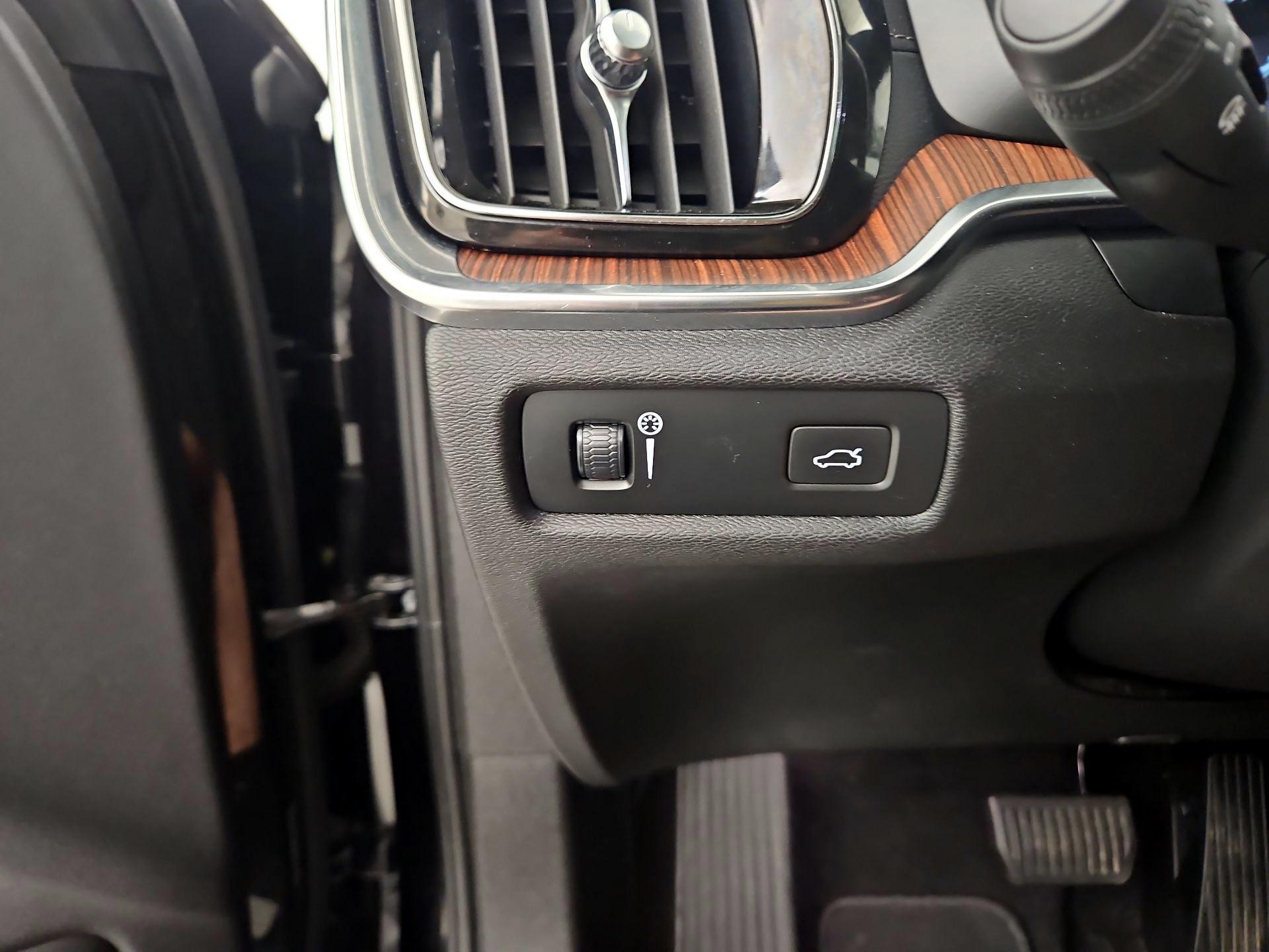 Thumbnail: 2020 Volvo S60 - 13