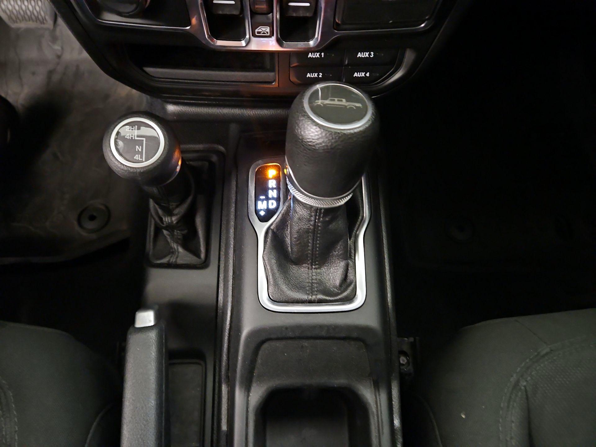 Thumbnail: 2020 Jeep Gladiator - 17