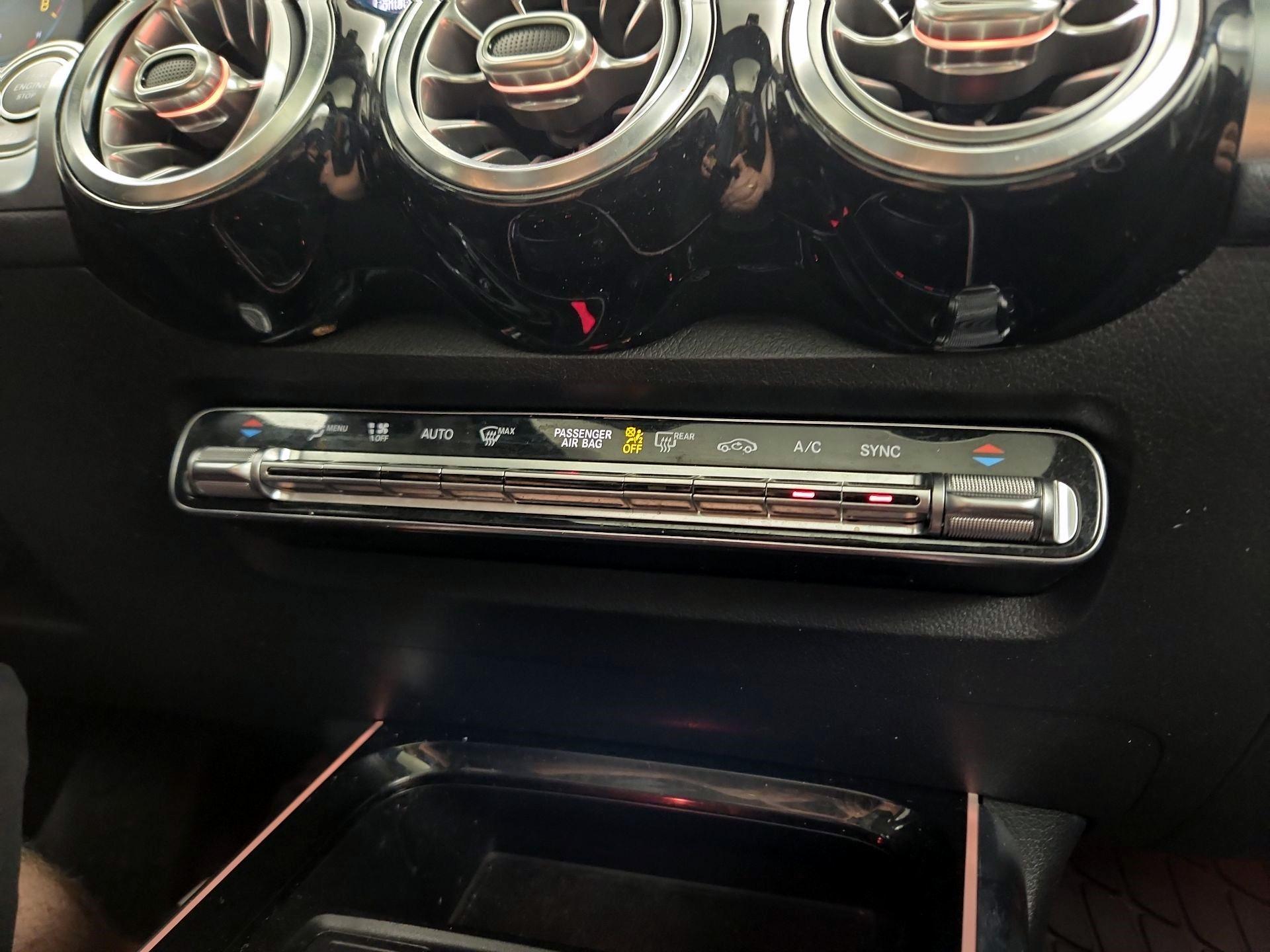 Thumbnail: 2021 Mercedes-Benz GLB - 14