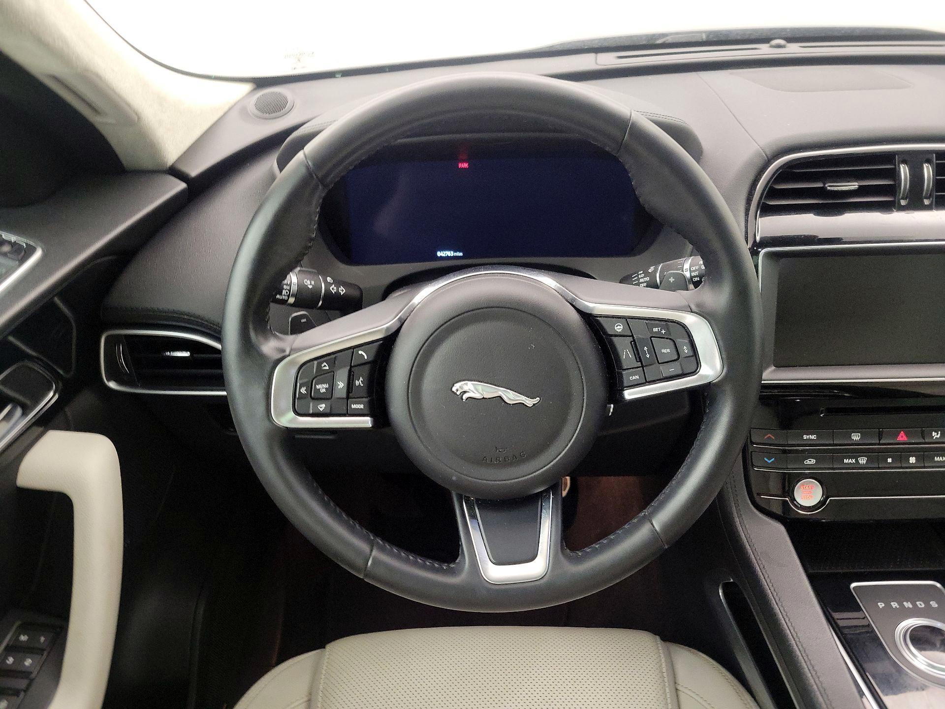 Thumbnail: 2019 Jaguar F-Pace - 10