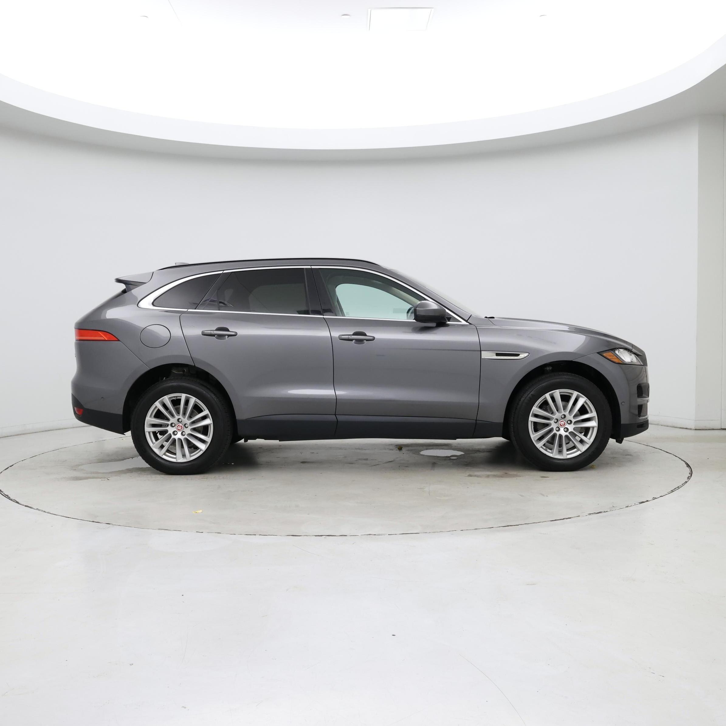 Thumbnail: 2019 Jaguar F-Pace - 7