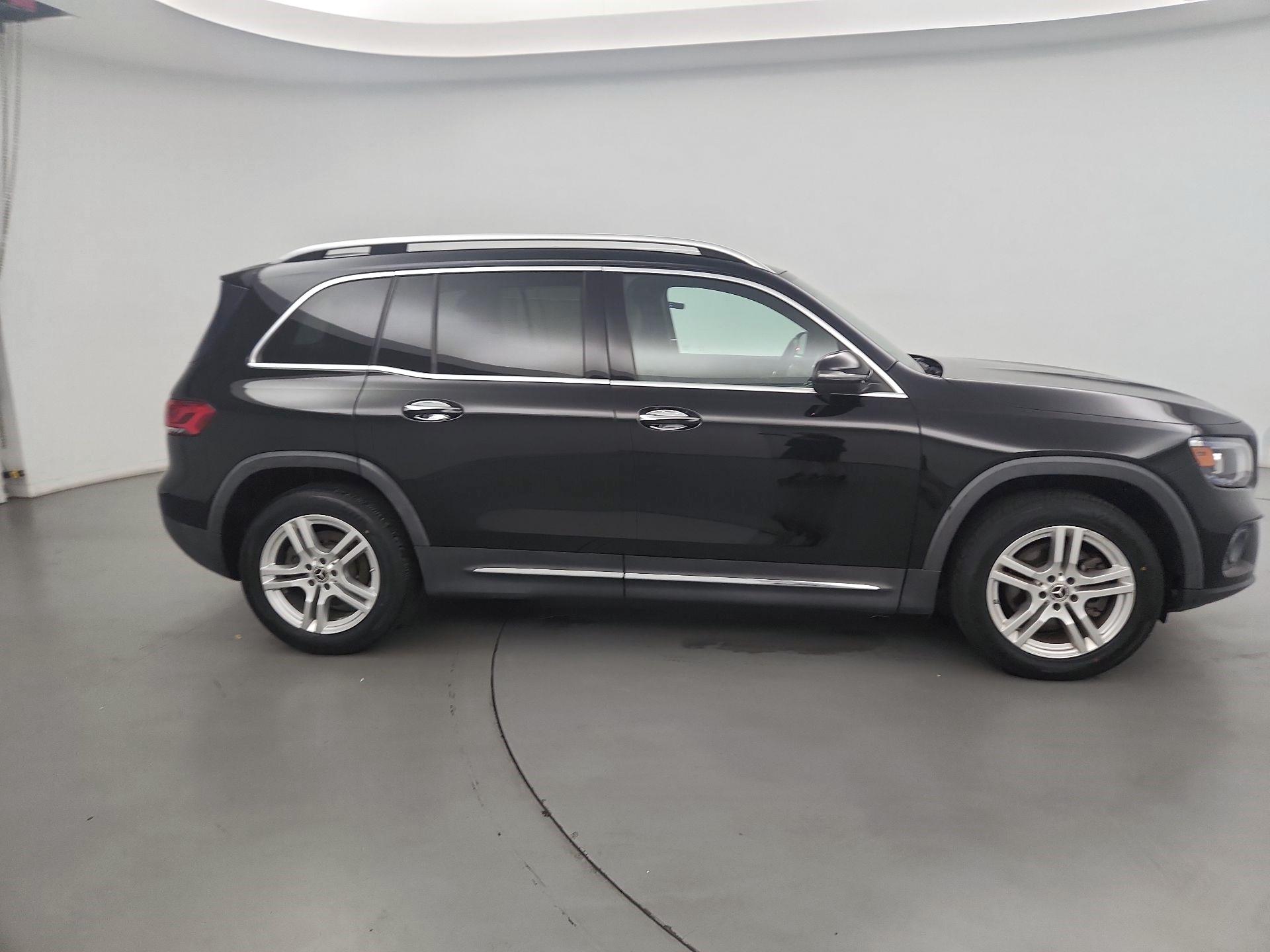 Thumbnail: 2021 Mercedes-Benz GLB - 4
