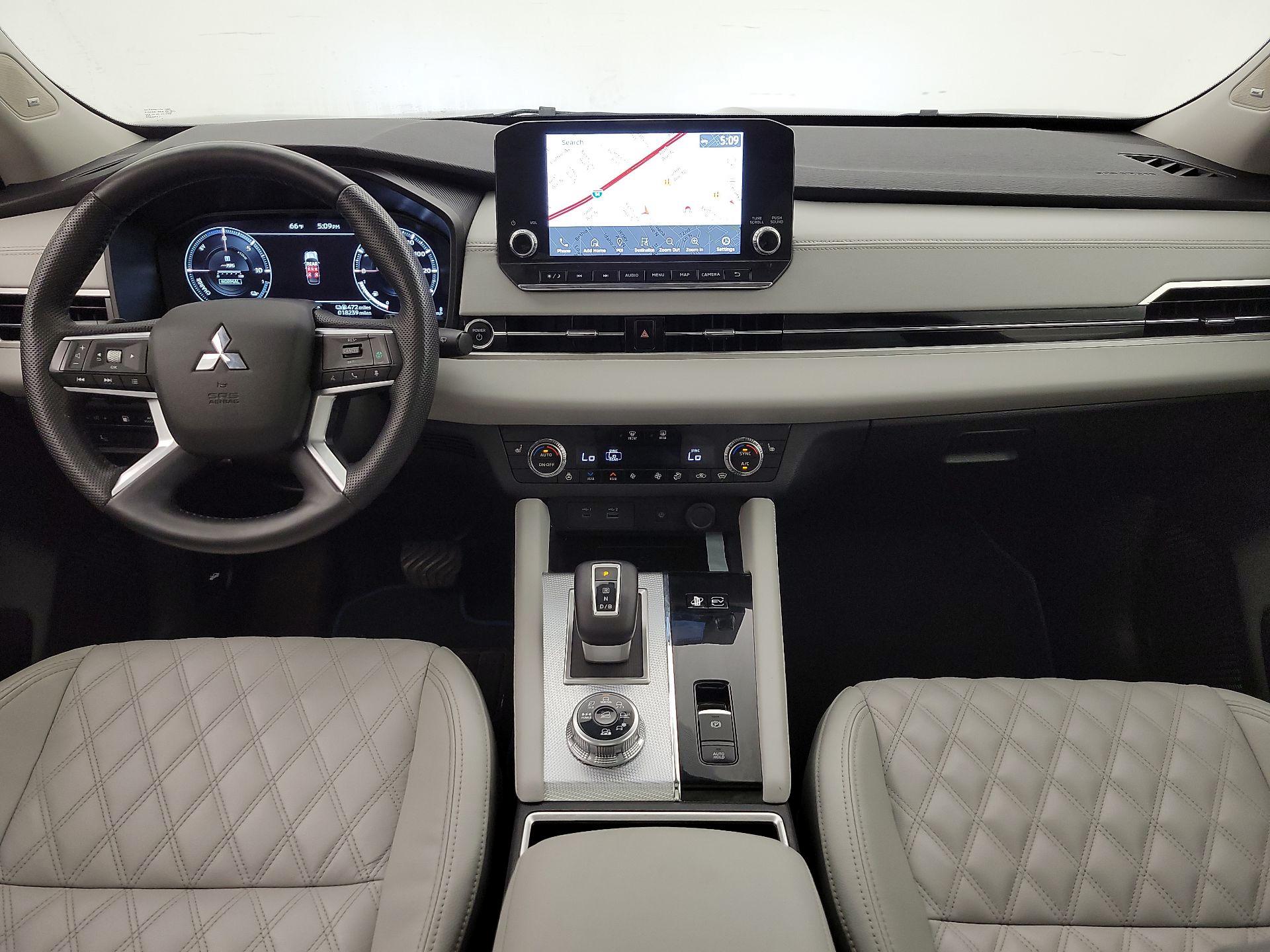 Thumbnail: 2023 Mitsubishi Outlander - 9