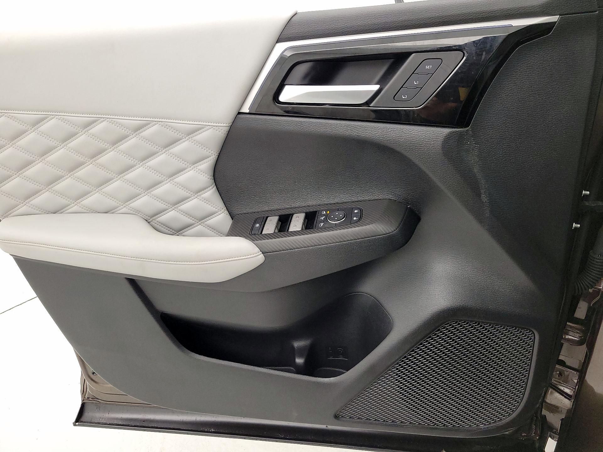 Thumbnail: 2023 Mitsubishi Outlander - 12