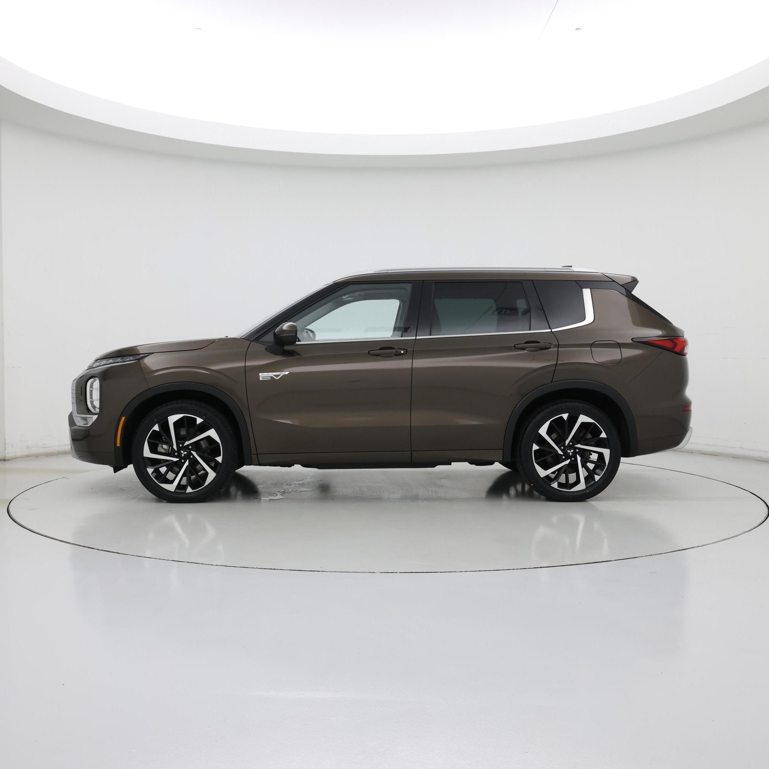 Thumbnail: 2023 Mitsubishi Outlander - 3