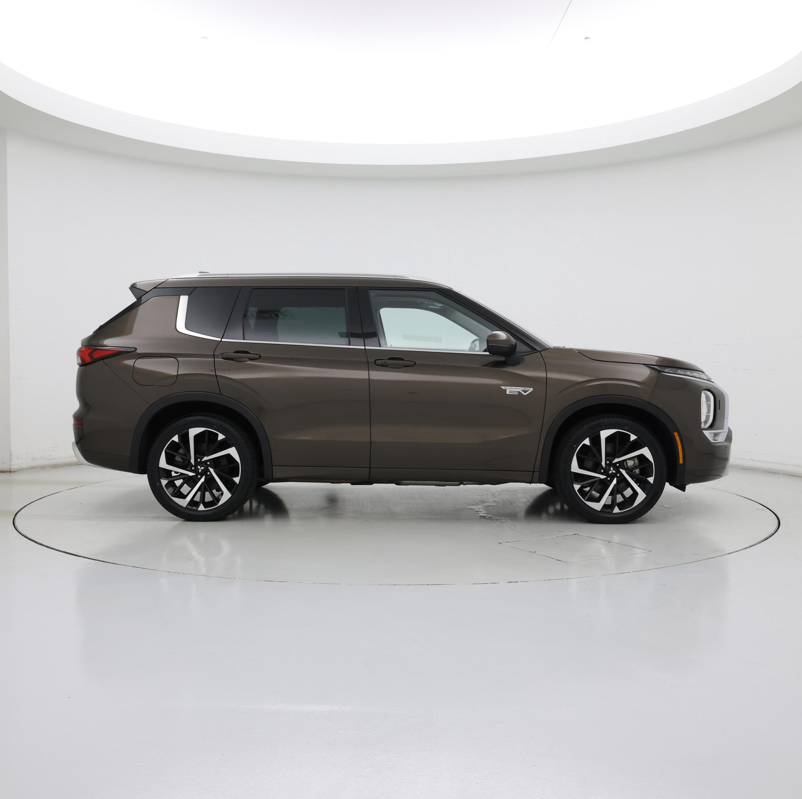 Thumbnail: 2023 Mitsubishi Outlander - 7