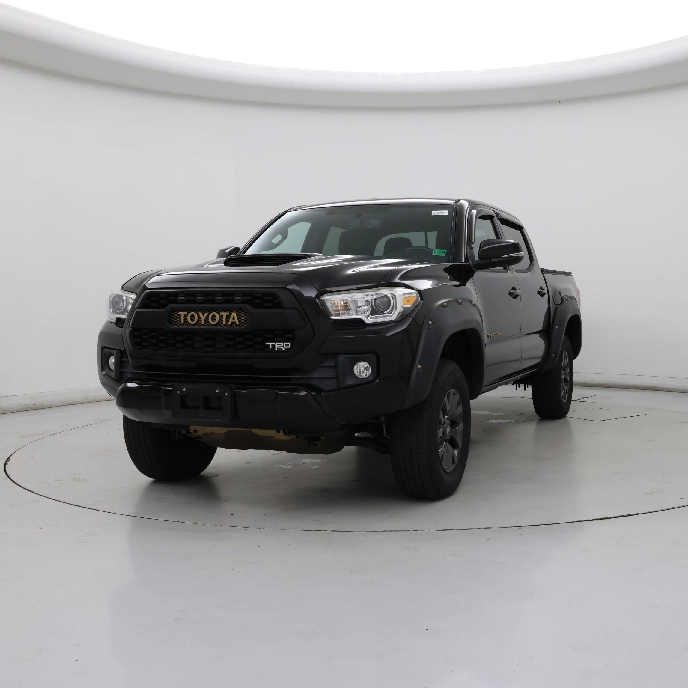 Thumbnail: 2017 Toyota Tacoma - 4