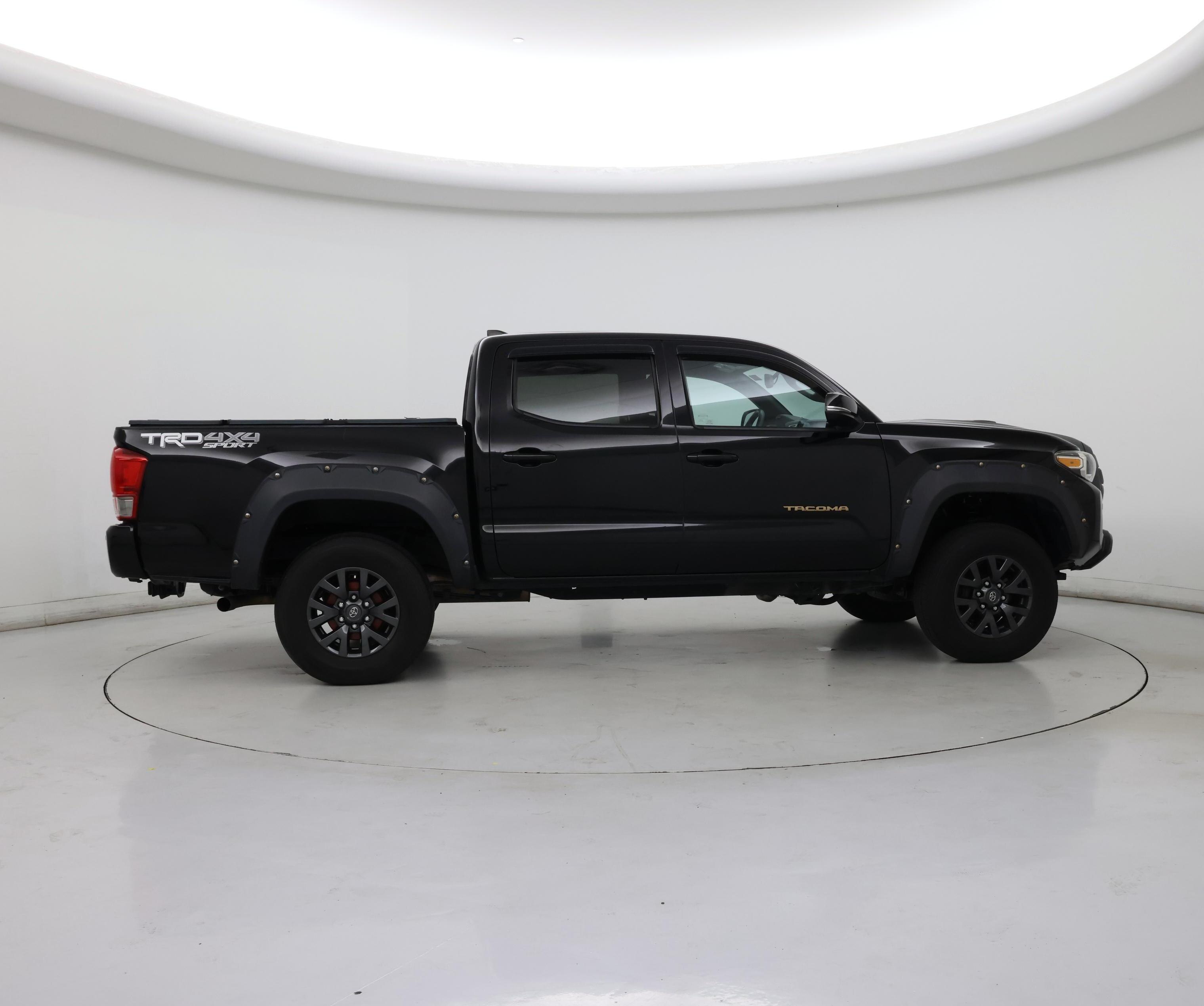 Thumbnail: 2017 Toyota Tacoma - 7
