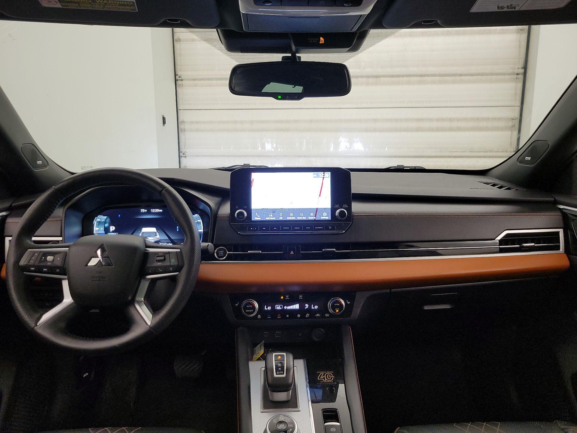 Thumbnail: 2023 Mitsubishi Outlander - 9
