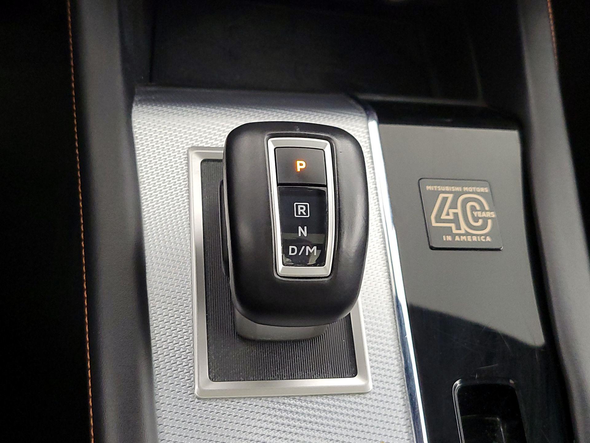 Thumbnail: 2023 Mitsubishi Outlander - 18