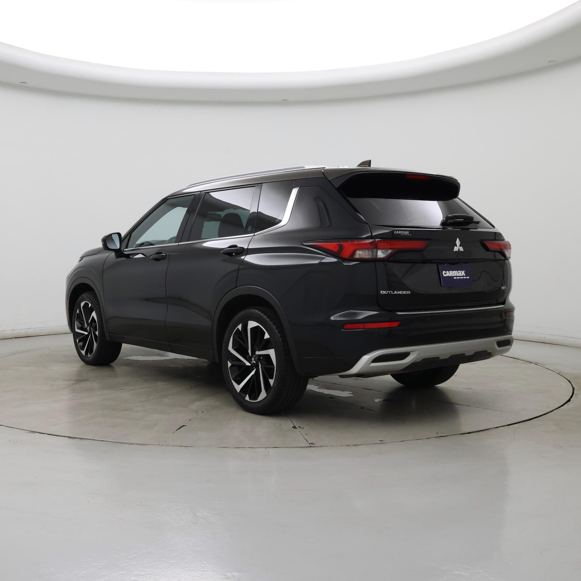 Thumbnail: 2023 Mitsubishi Outlander - 2