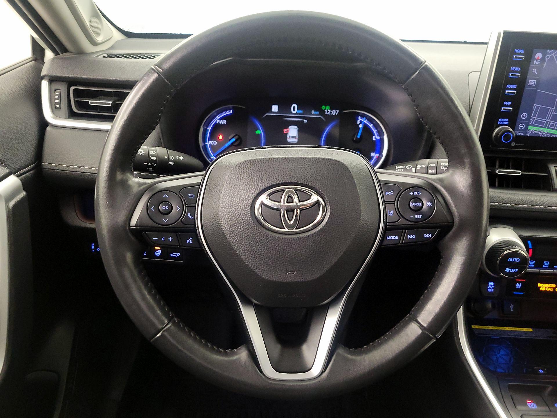 Thumbnail: 2020 Toyota RAV4 - 10