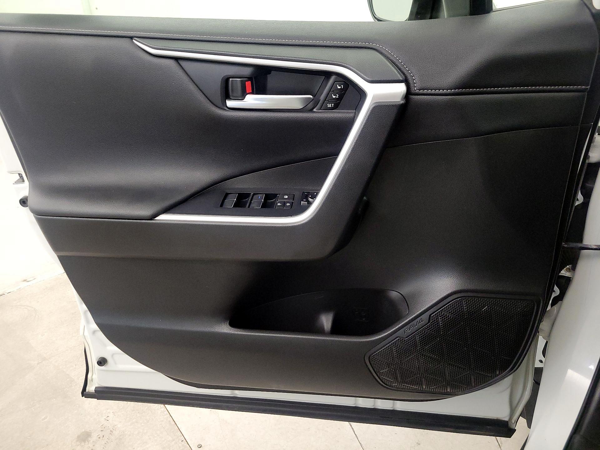 Thumbnail: 2020 Toyota RAV4 - 12