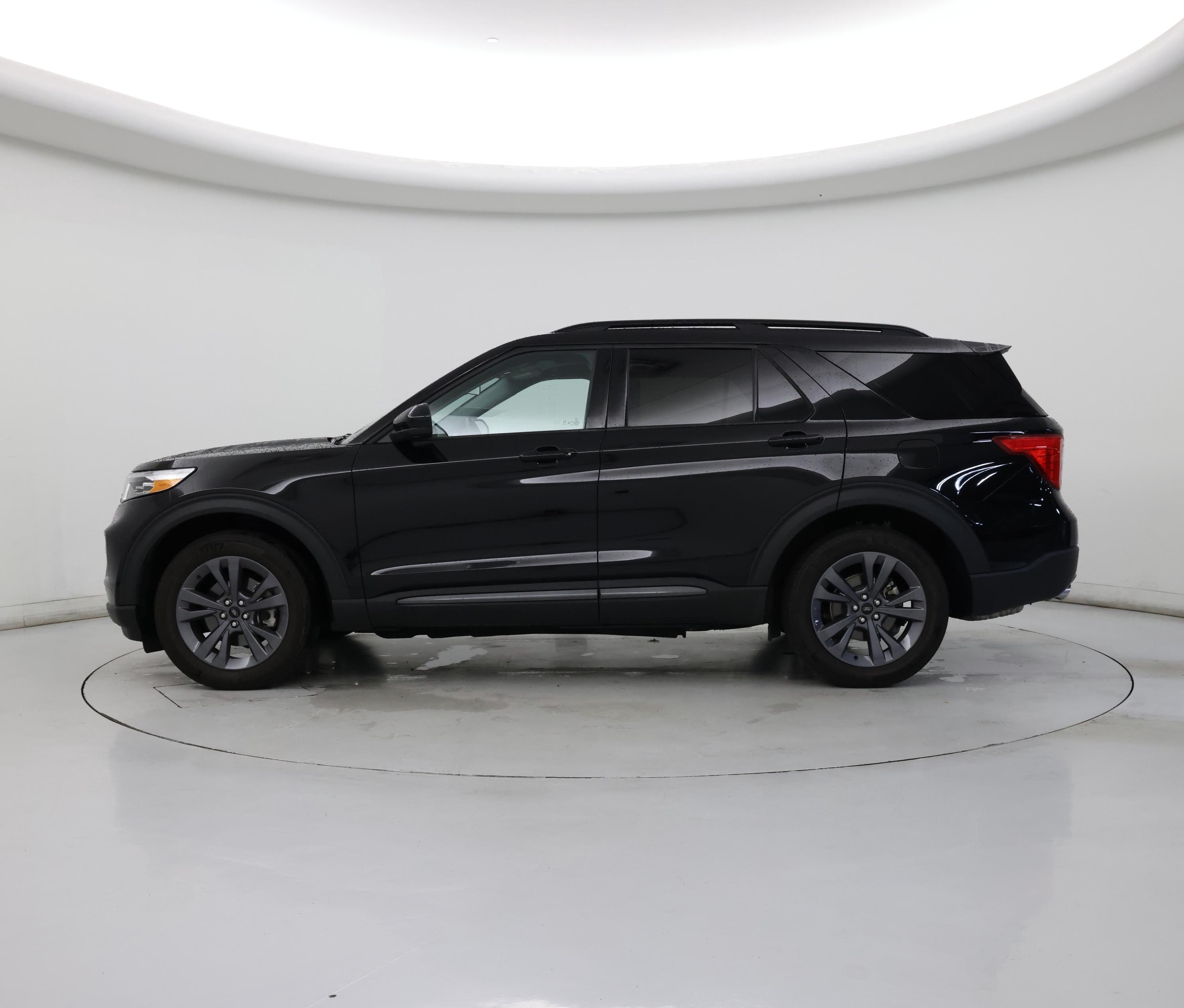 Thumbnail: 2022 Ford Explorer - 3