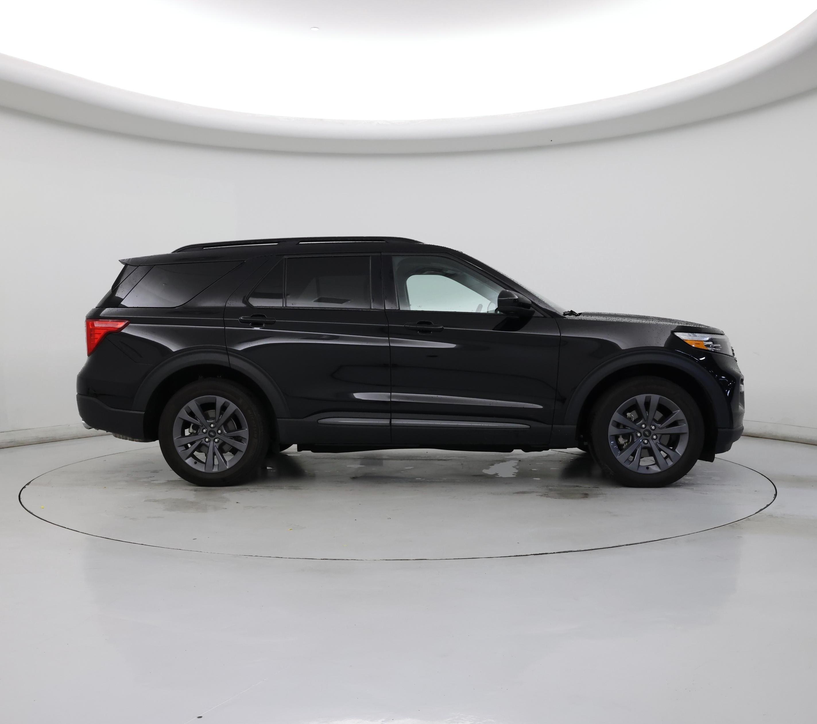 Thumbnail: 2022 Ford Explorer - 7