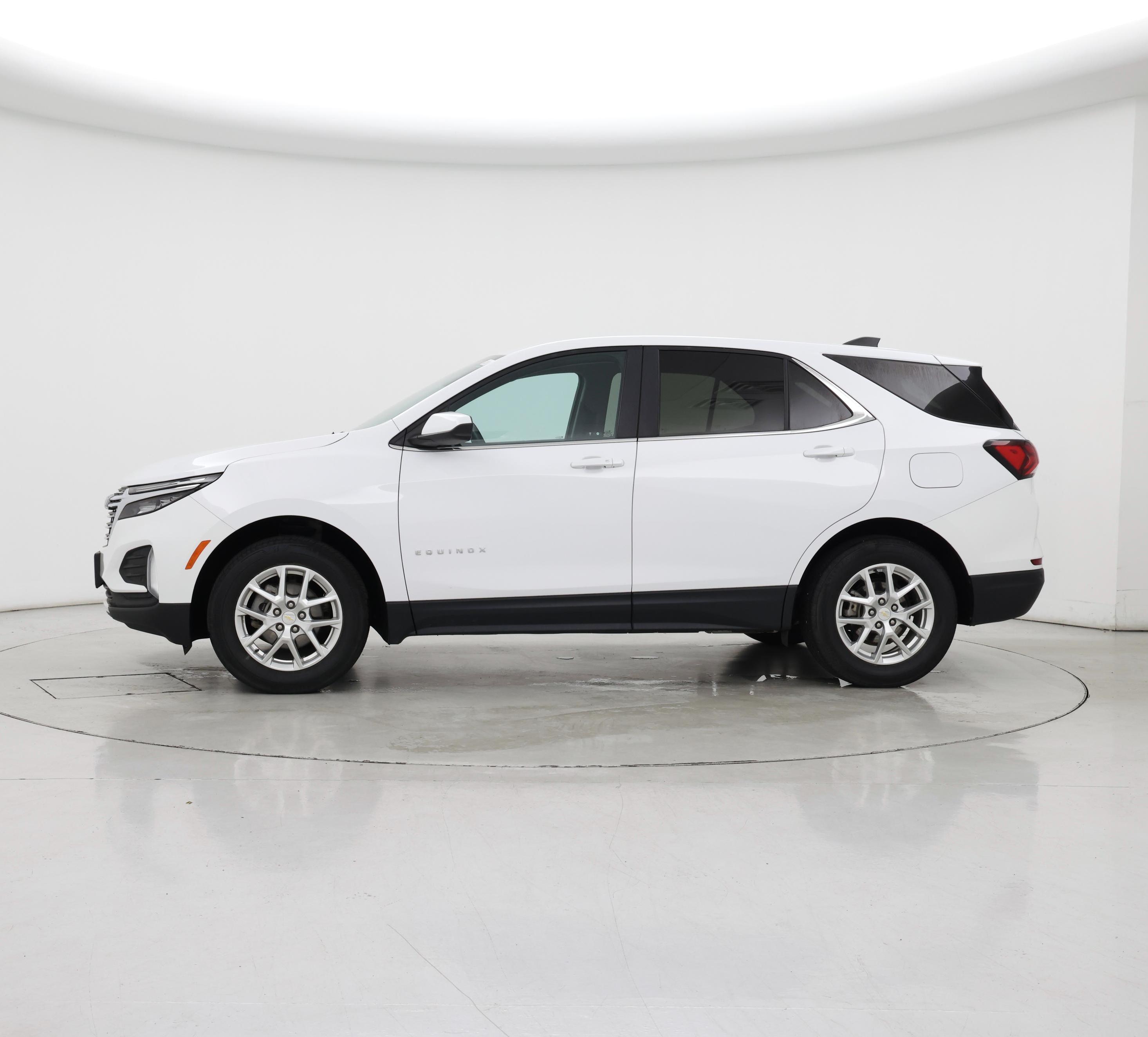 Thumbnail: 2022 Chevrolet Equinox - 3