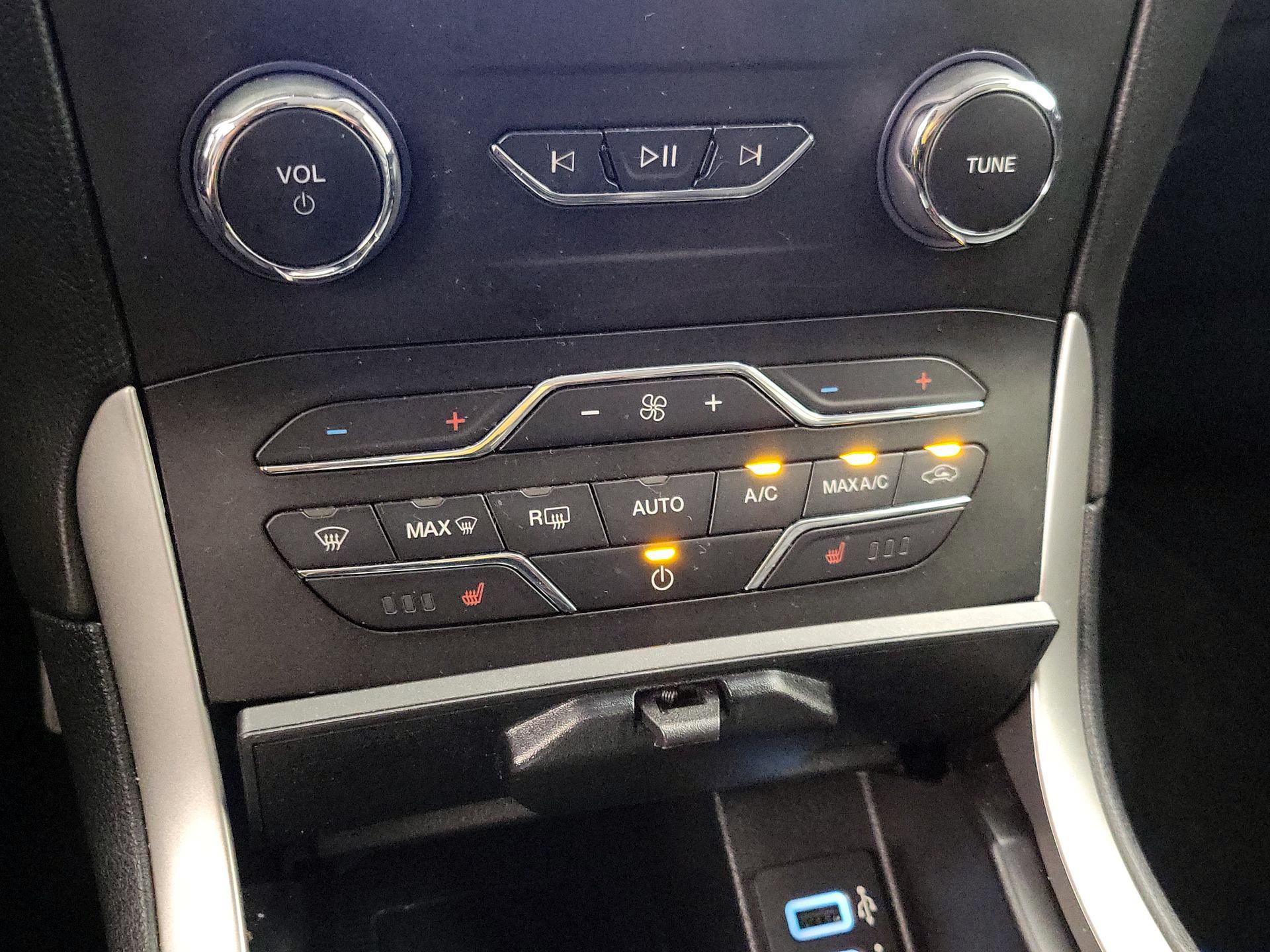 Thumbnail: 2020 Ford Edge - 16