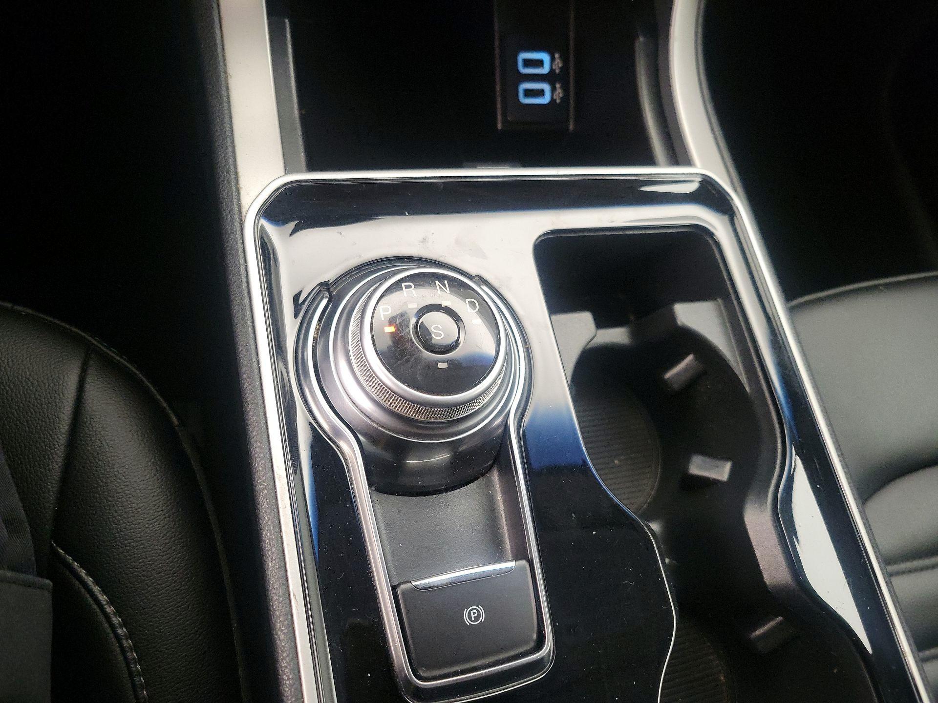 Thumbnail: 2020 Ford Edge - 17