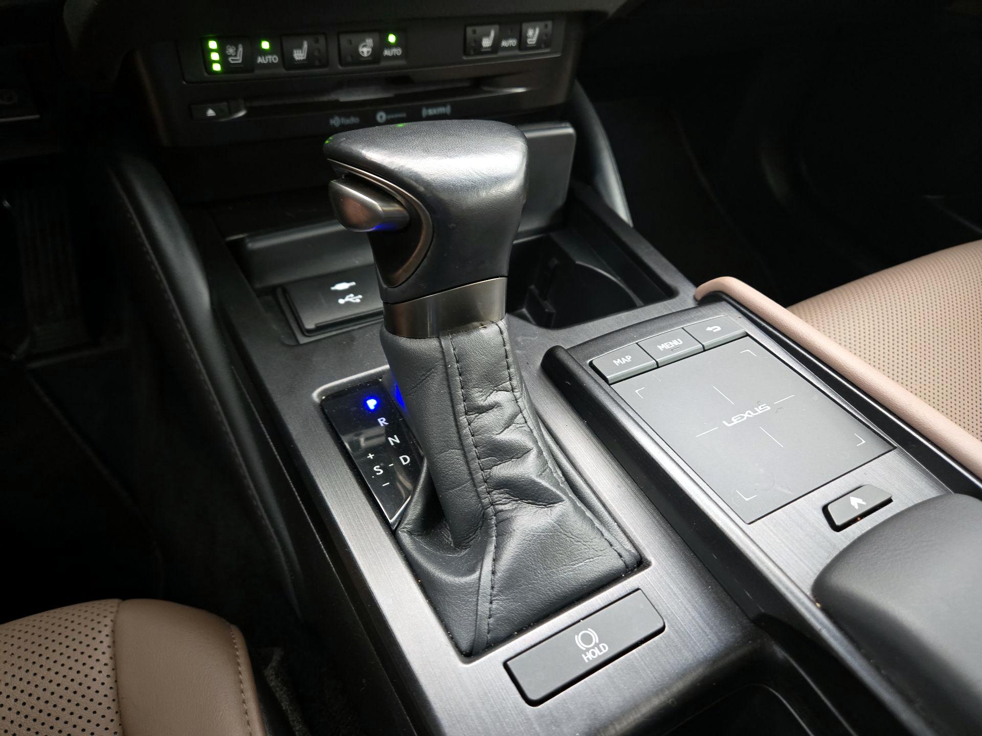Thumbnail: 2022 Lexus ES - 18