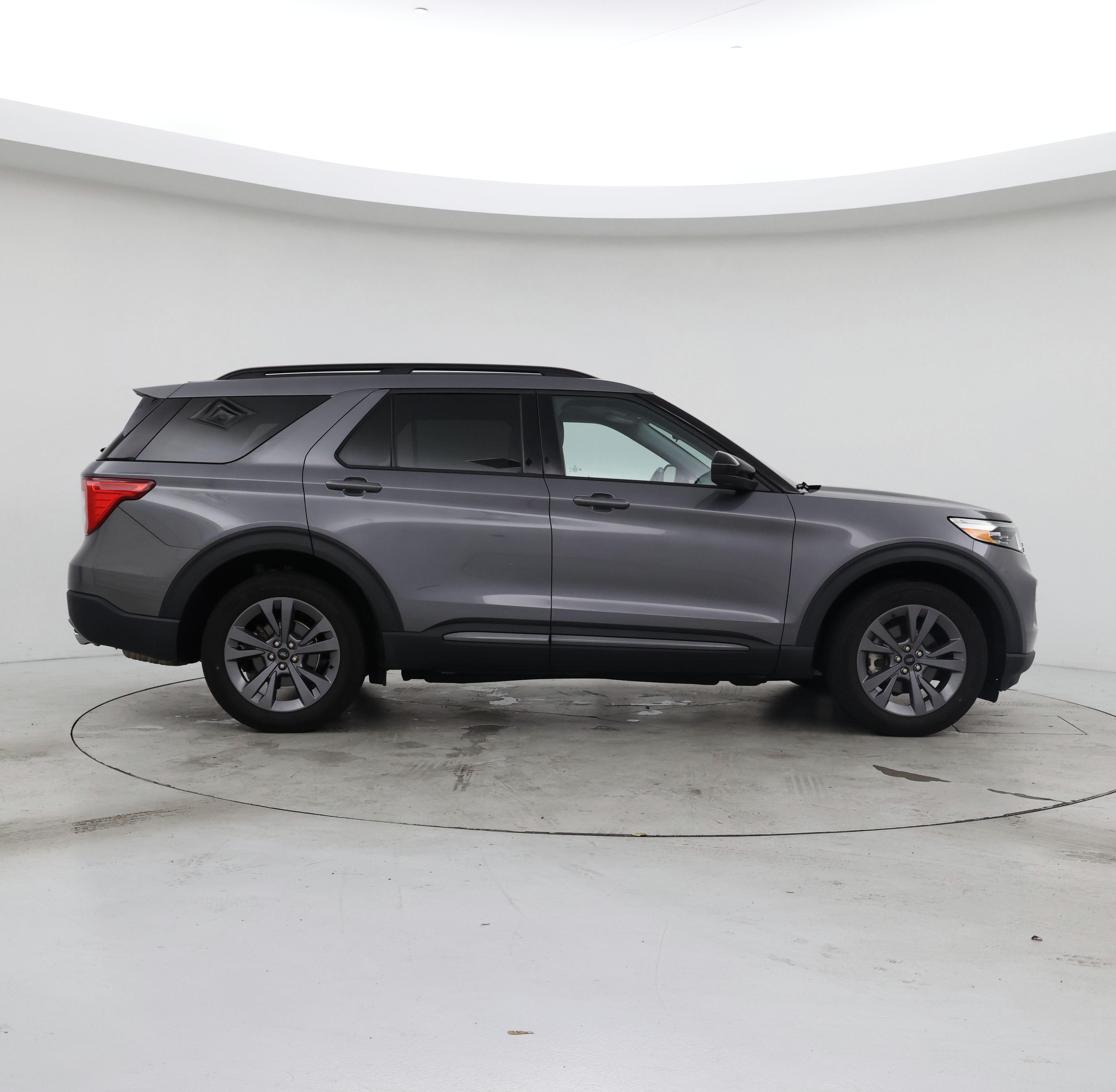 Thumbnail: 2022 Ford Explorer - 7