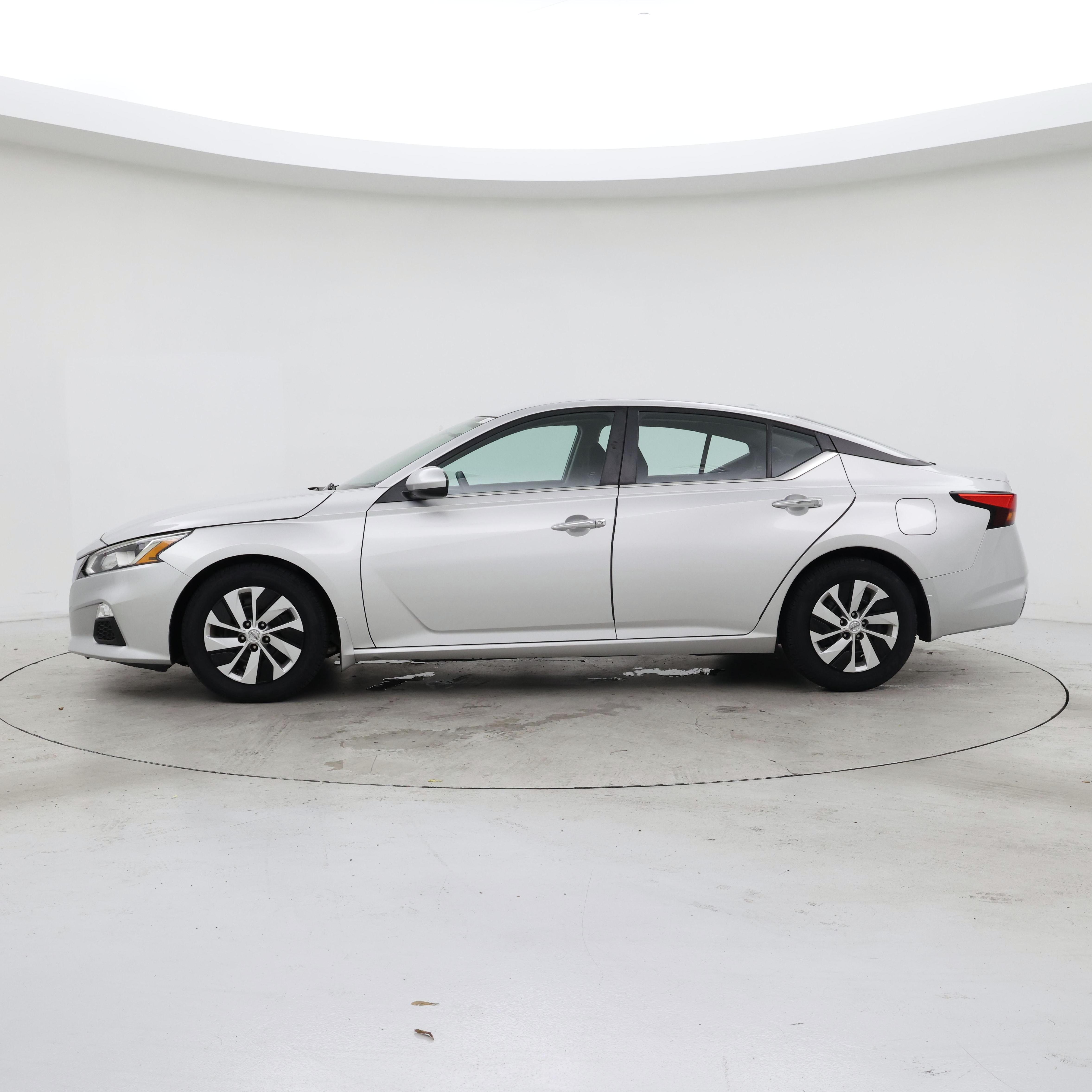 Thumbnail: 2020 Nissan Altima - 3