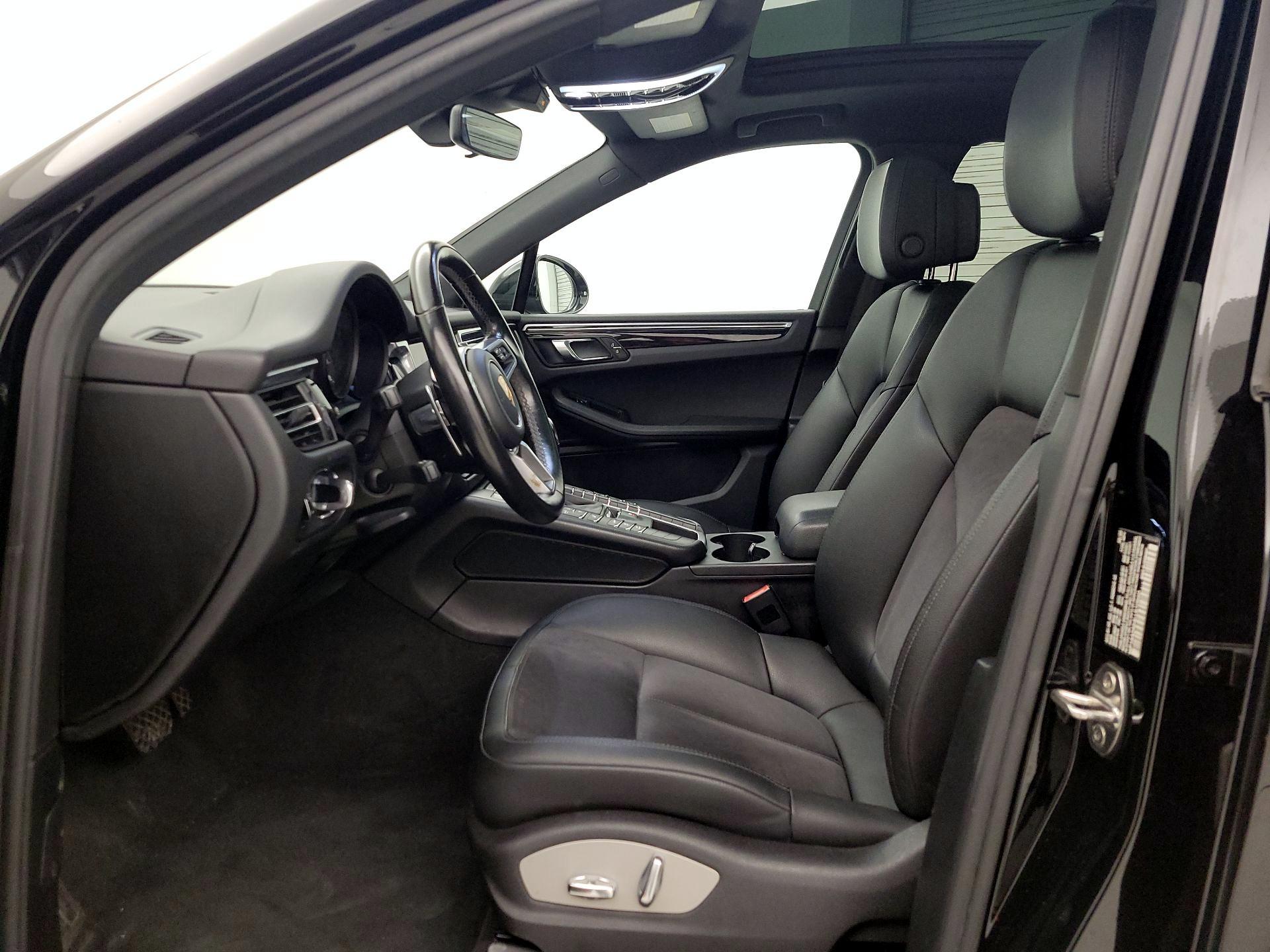 Thumbnail: 2020 Porsche Macan - 11