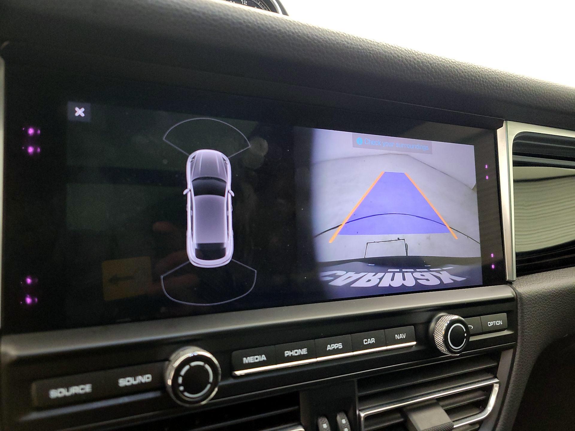 Thumbnail: 2020 Porsche Macan - 15