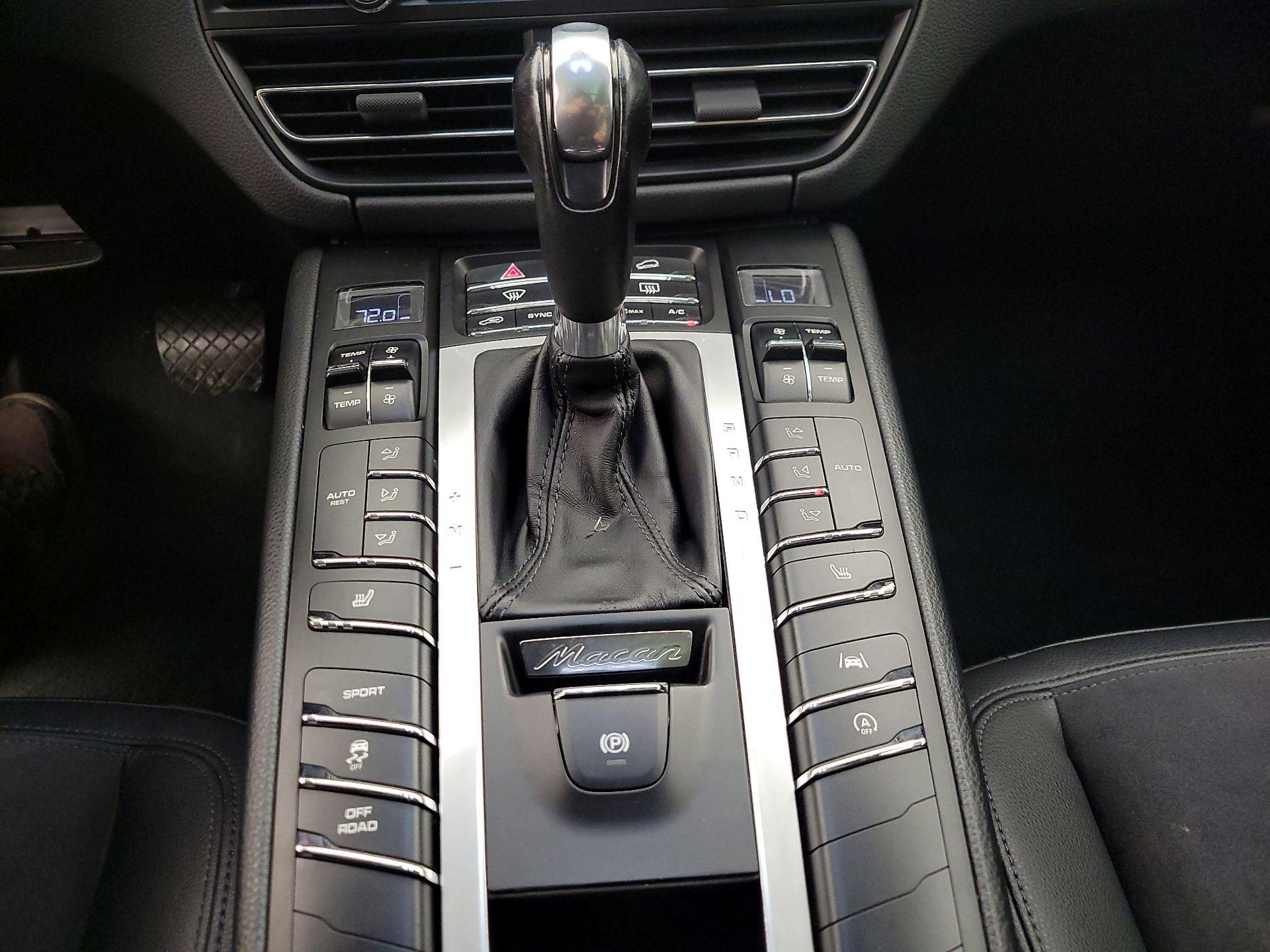 Thumbnail: 2020 Porsche Macan - 18