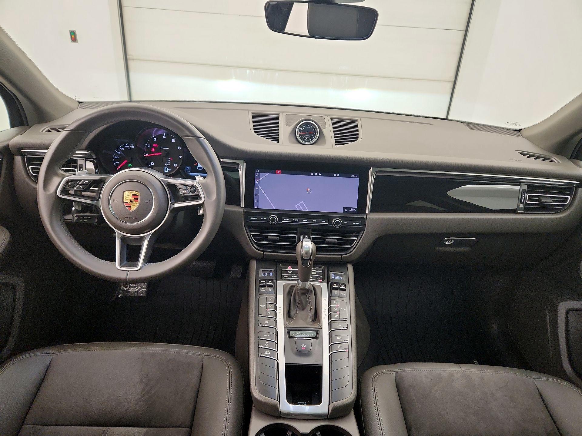 Thumbnail: 2021 Porsche Macan - 9