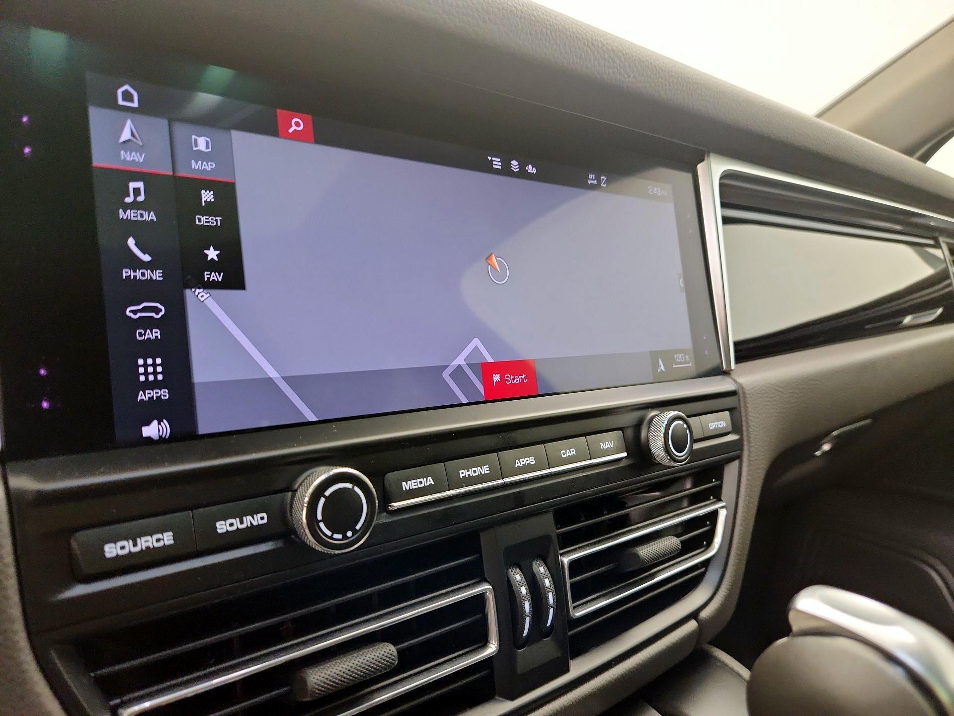 Thumbnail: 2021 Porsche Macan - 14