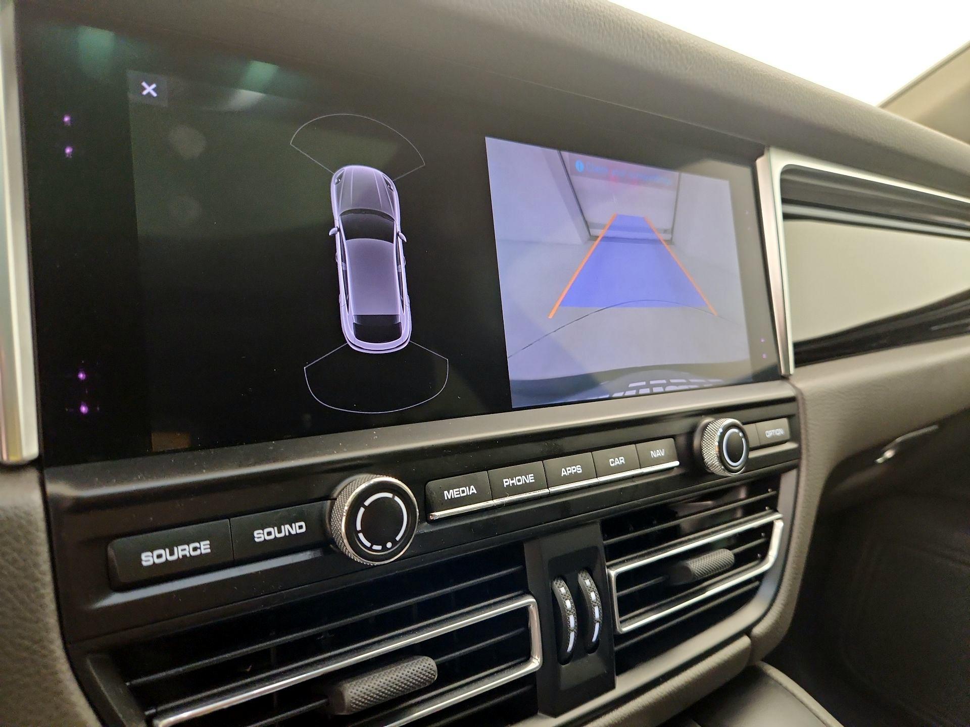 Thumbnail: 2021 Porsche Macan - 15