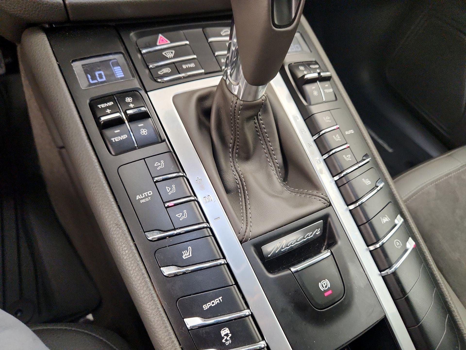 Thumbnail: 2021 Porsche Macan - 17