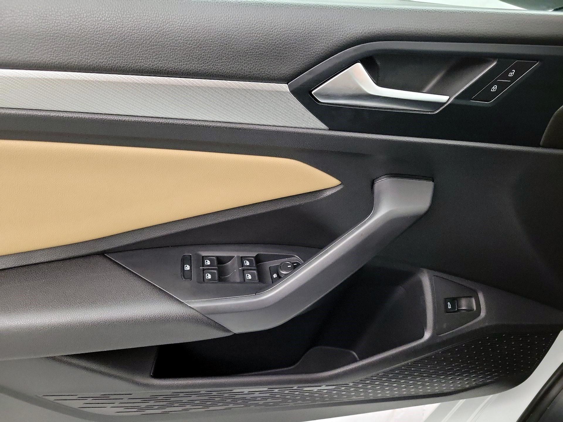 Thumbnail: 2019 Volkswagen Jetta - 10