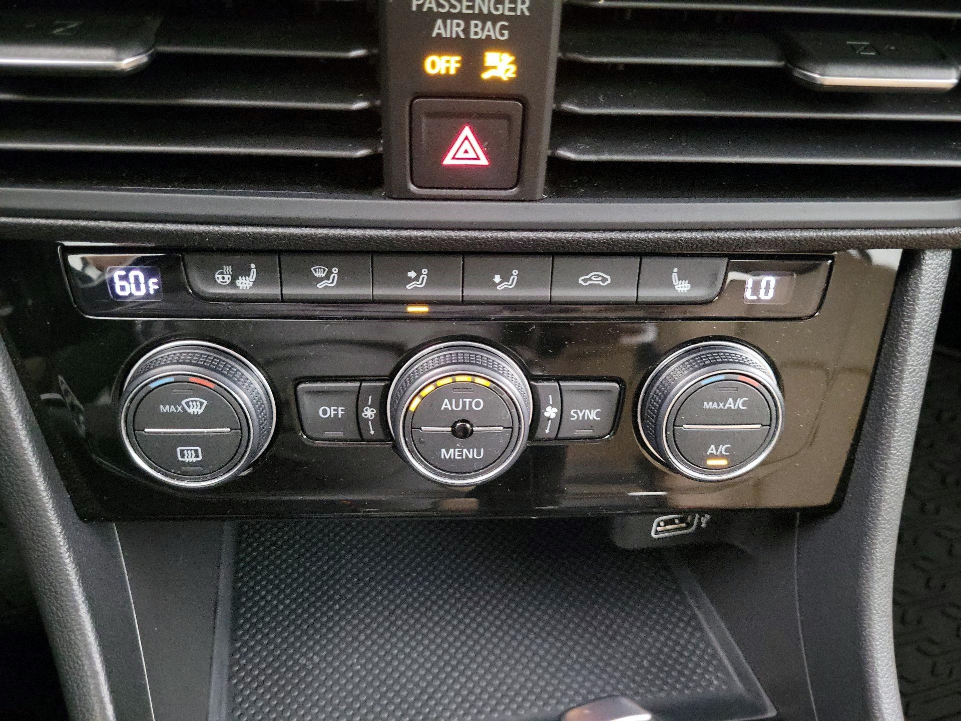 Thumbnail: 2019 Volkswagen Jetta - 14