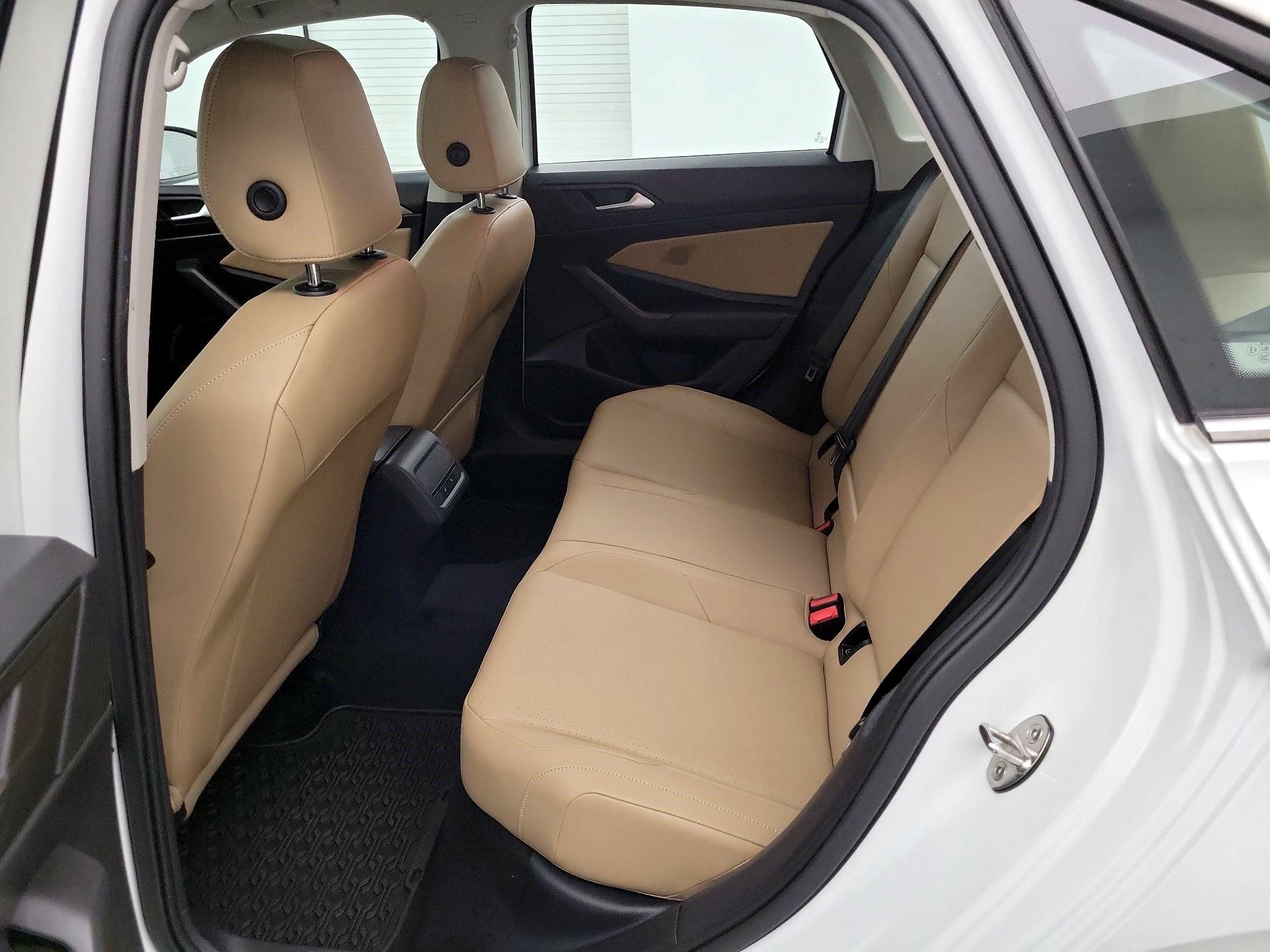 Thumbnail: 2019 Volkswagen Jetta - 18