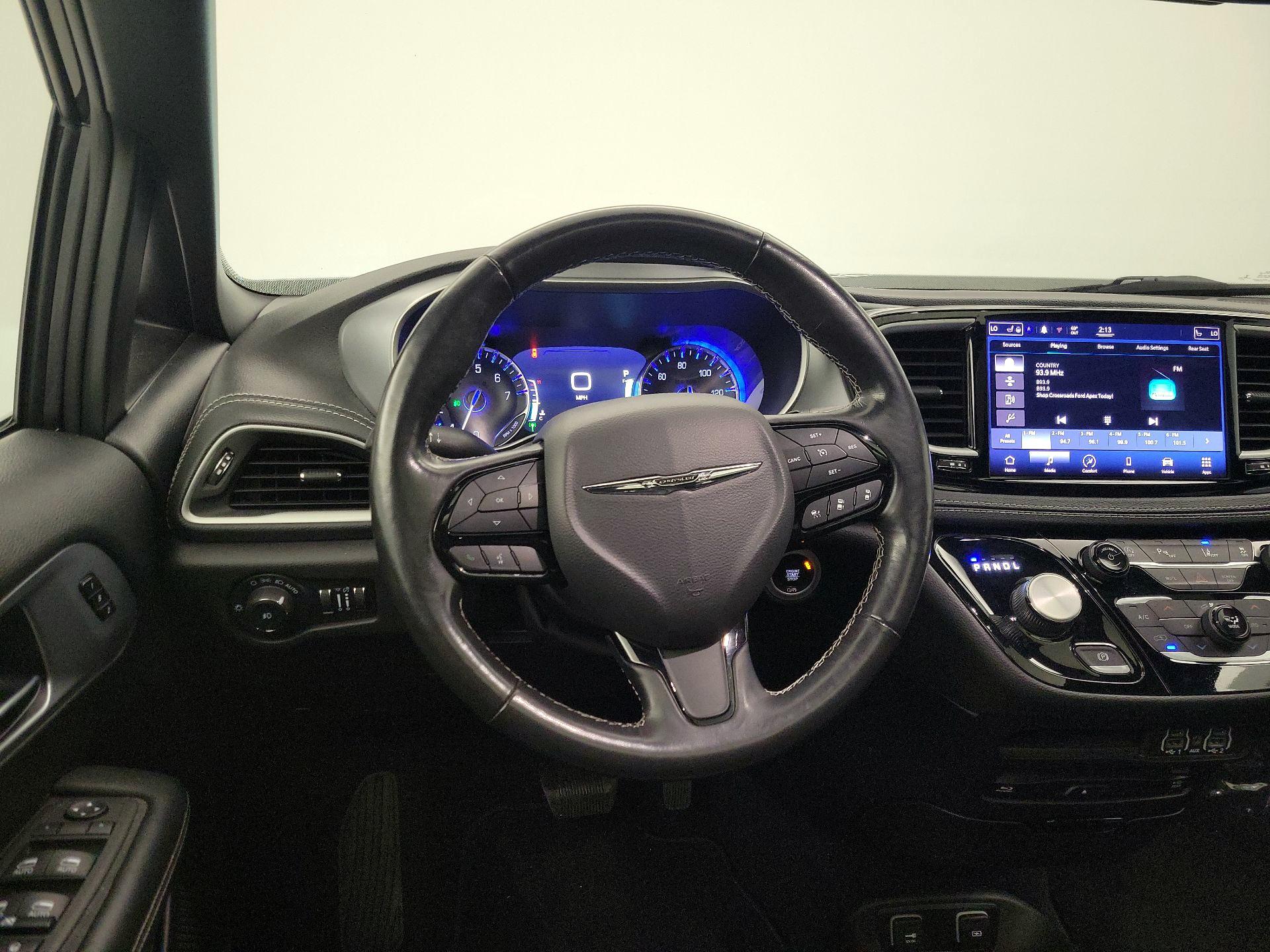 Thumbnail: 2021 Chrysler Pacifica - 10