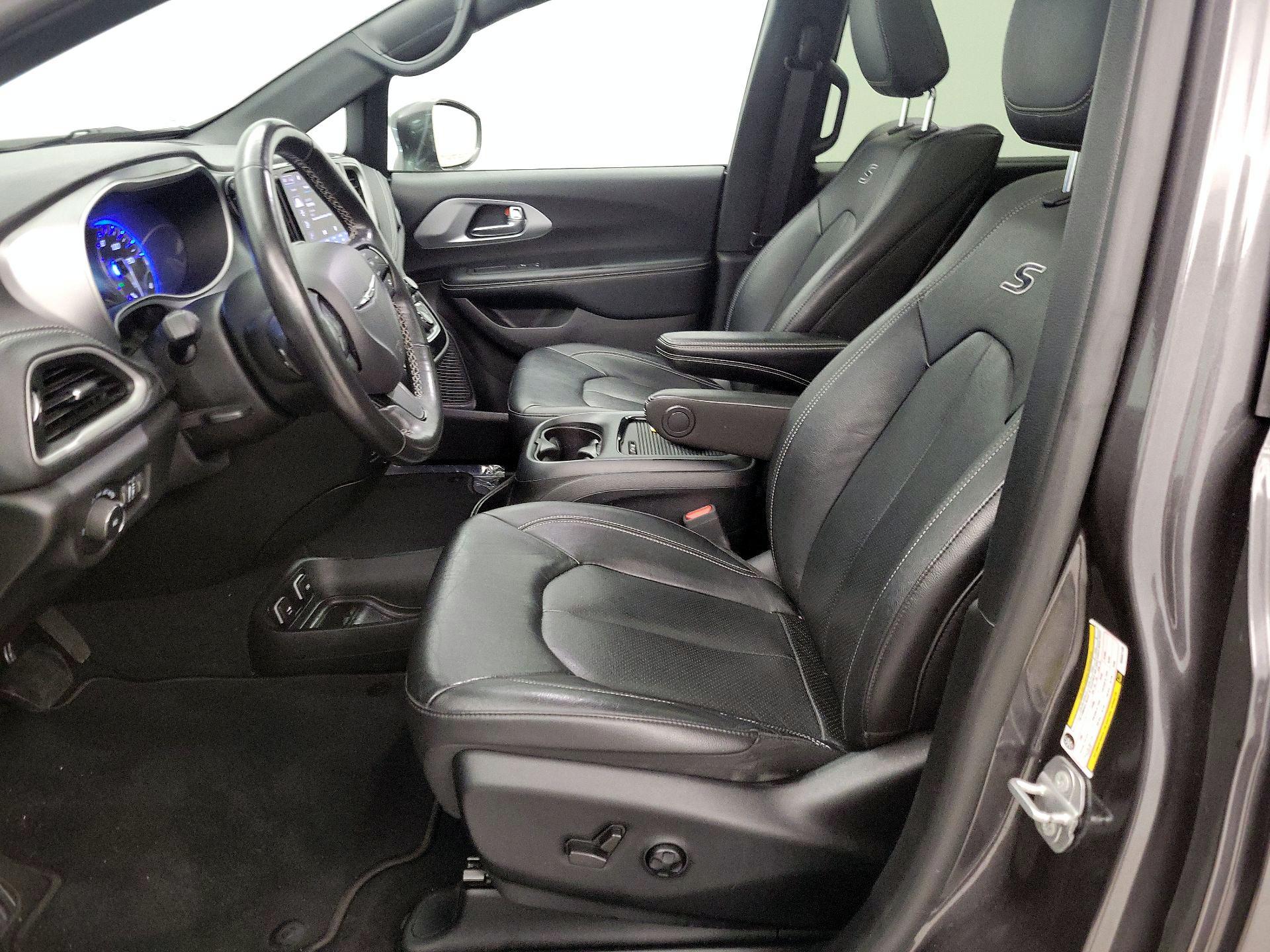 Thumbnail: 2021 Chrysler Pacifica - 11