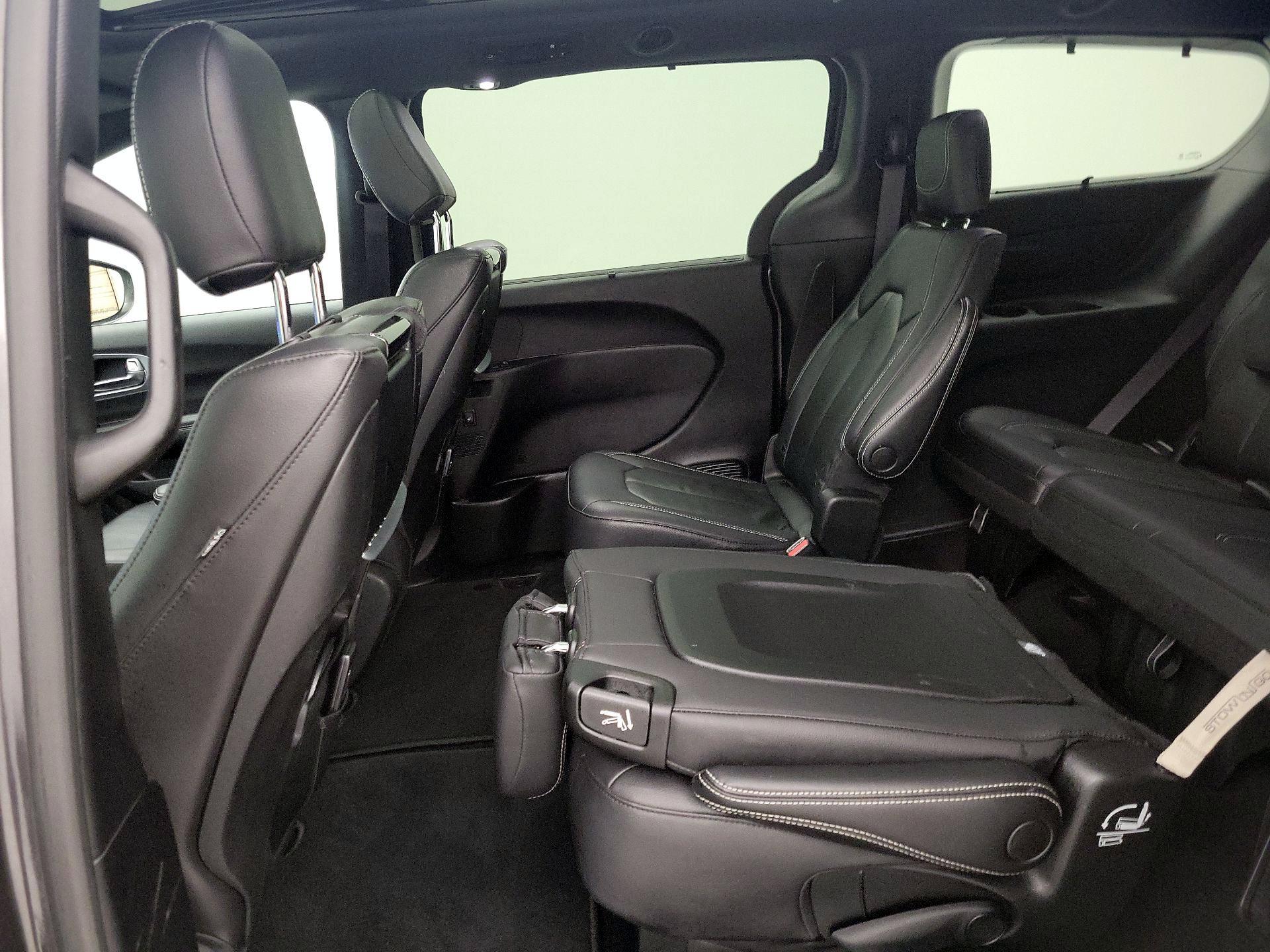 Thumbnail: 2021 Chrysler Pacifica - 20